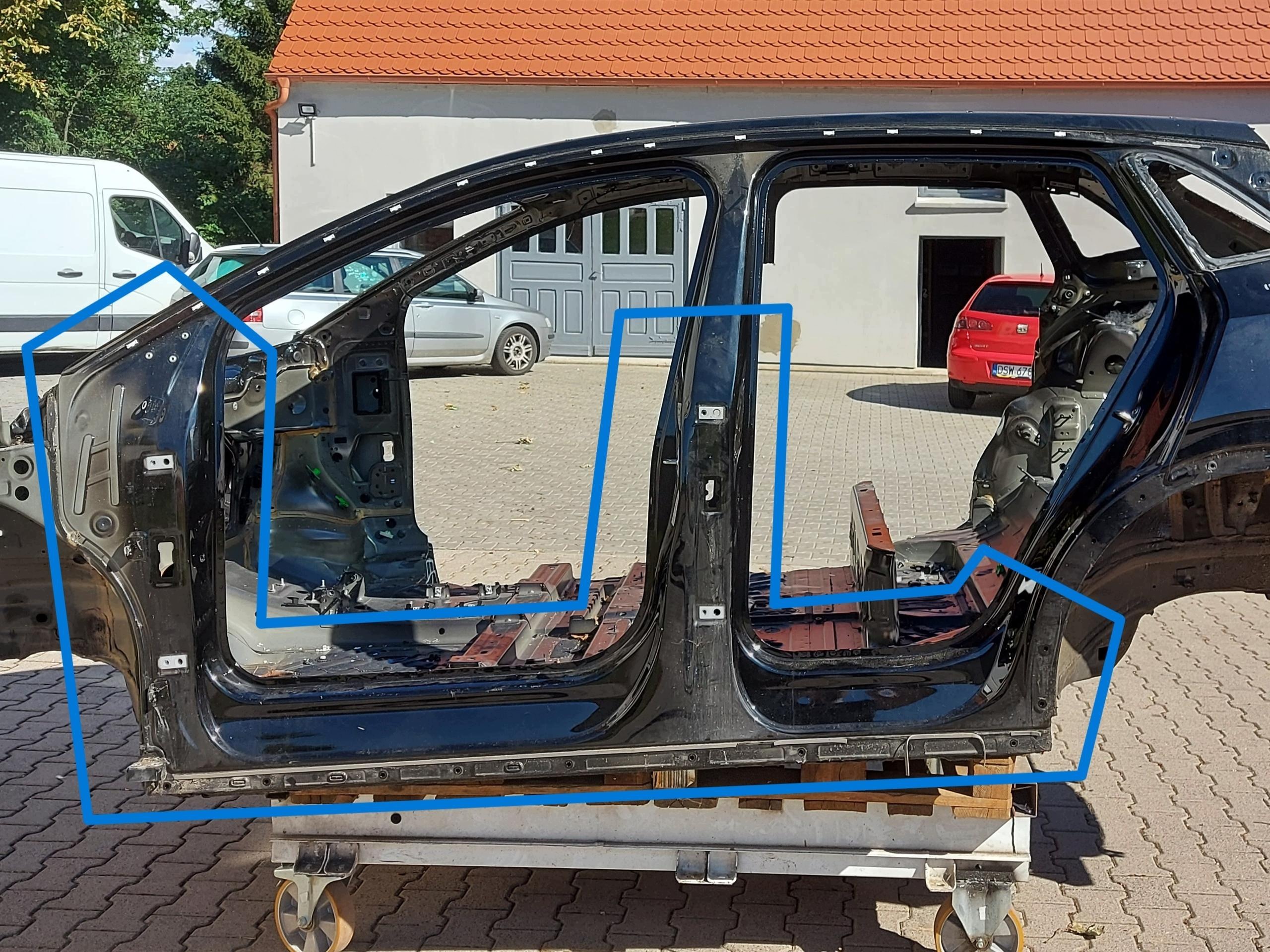 VW ID4 11A , 2024r SUV 5D pillar threshold left LC9X