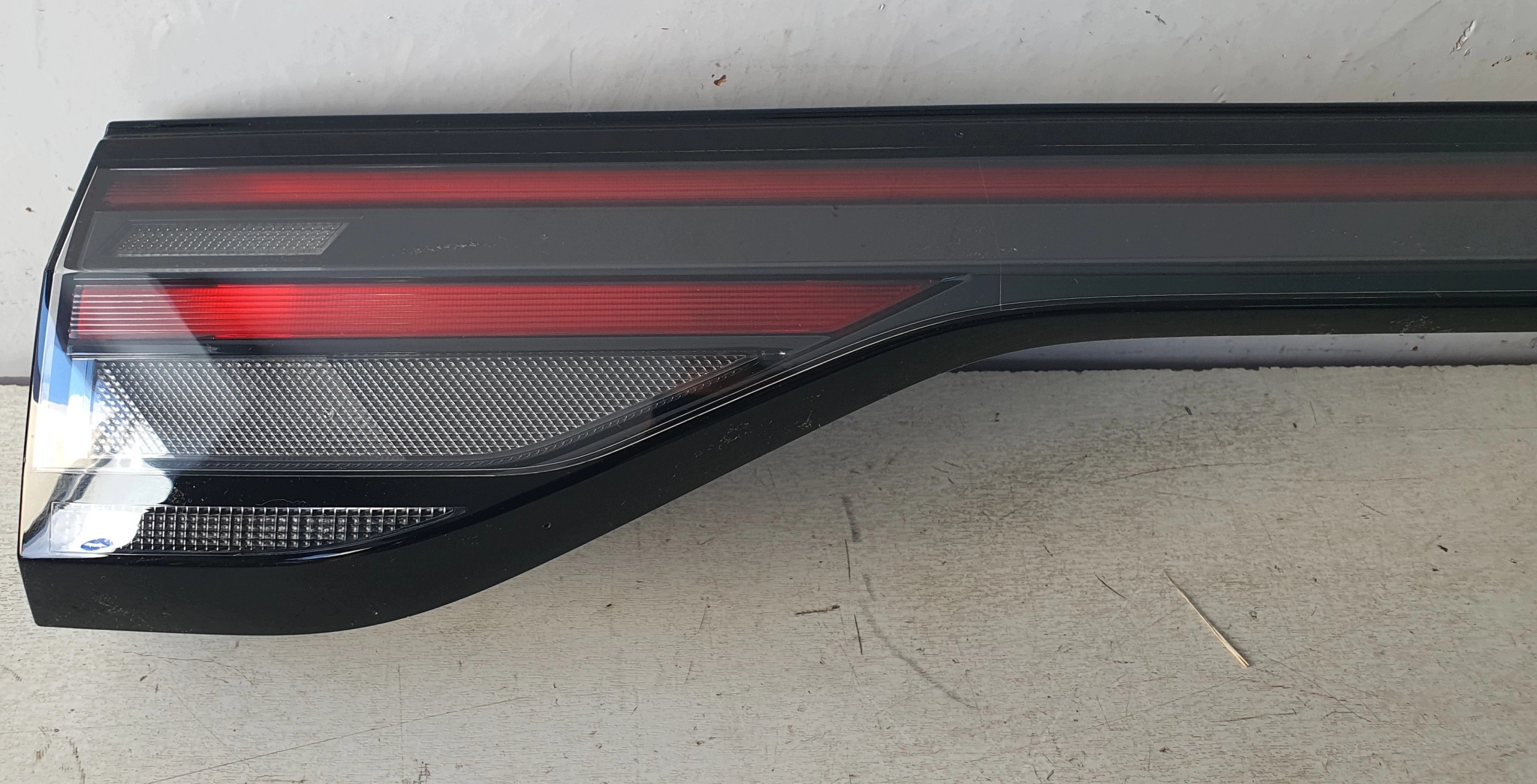 VW ID.BUZZ cap light rear part LED central bonnet original 1T3945307E