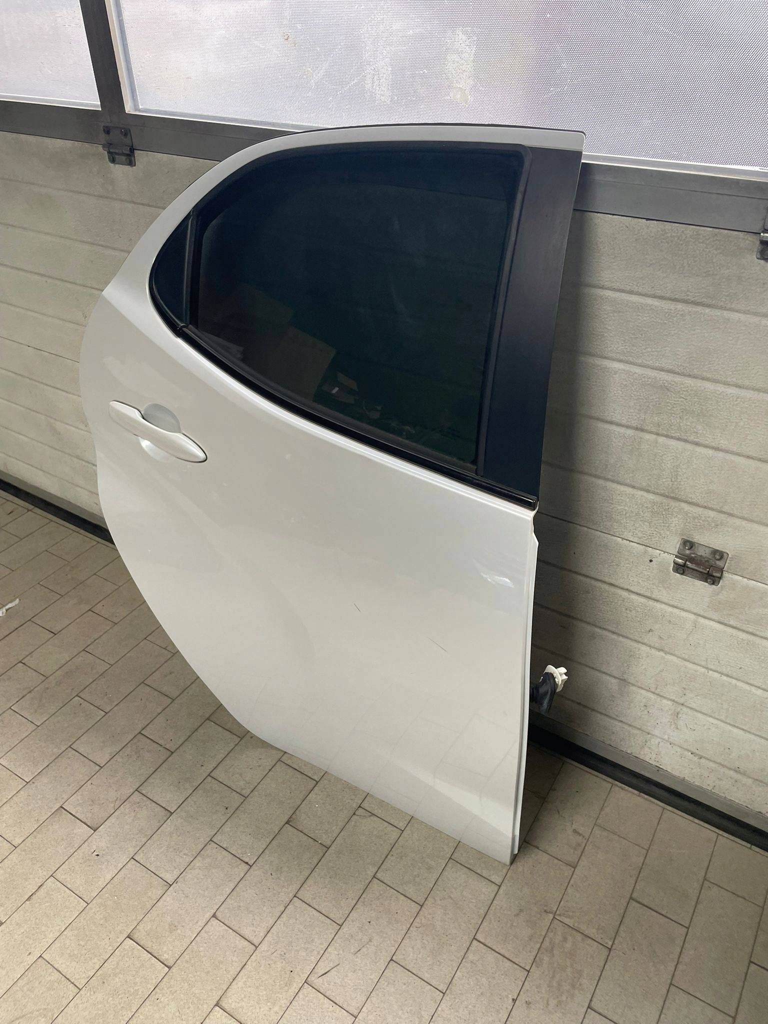 door rear. rear part side right Mazda 2 2024rok 089 perlowy bialy