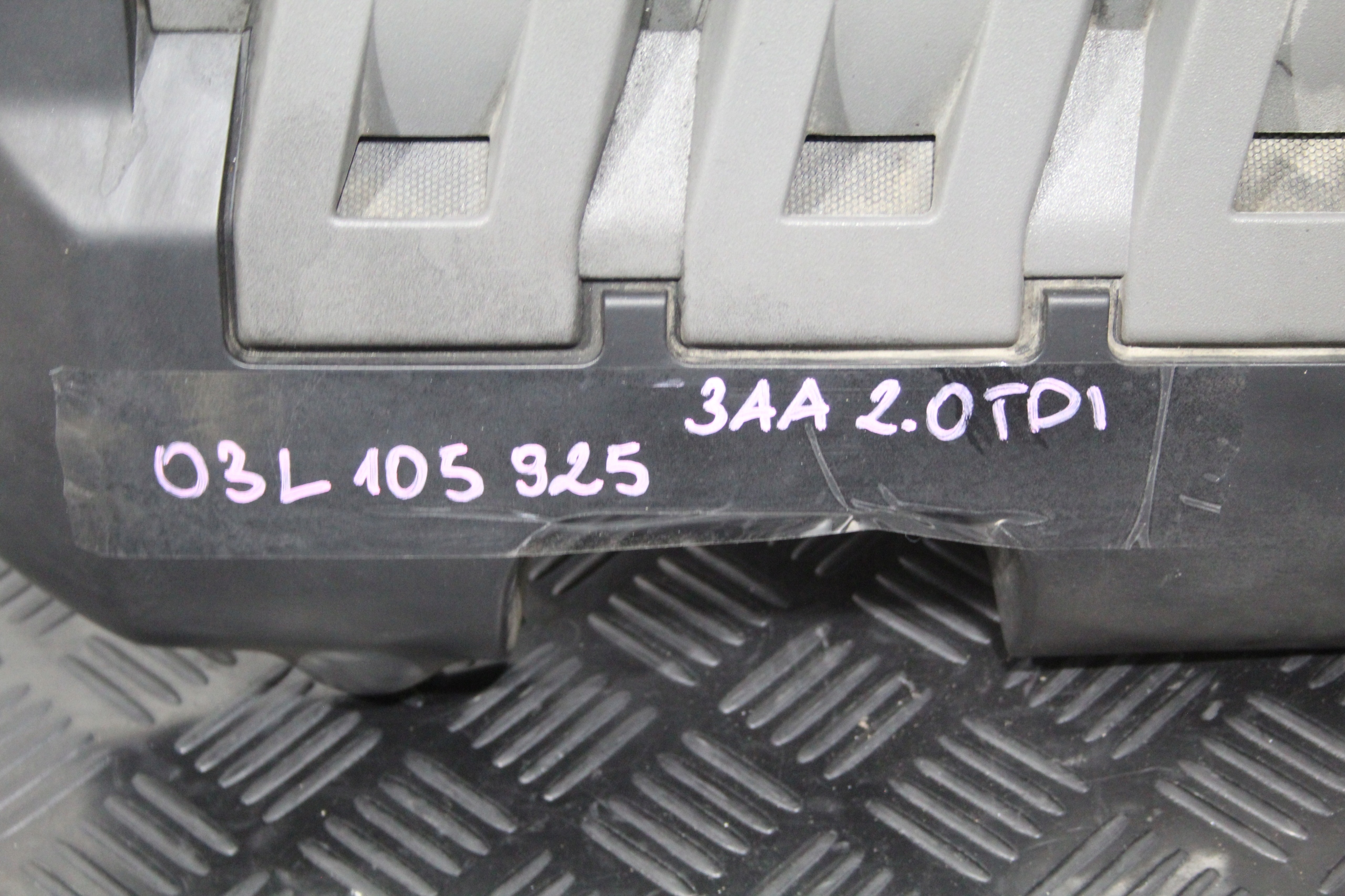 cover for engine VW PASSAT B7 3AA 3AF 03L103925