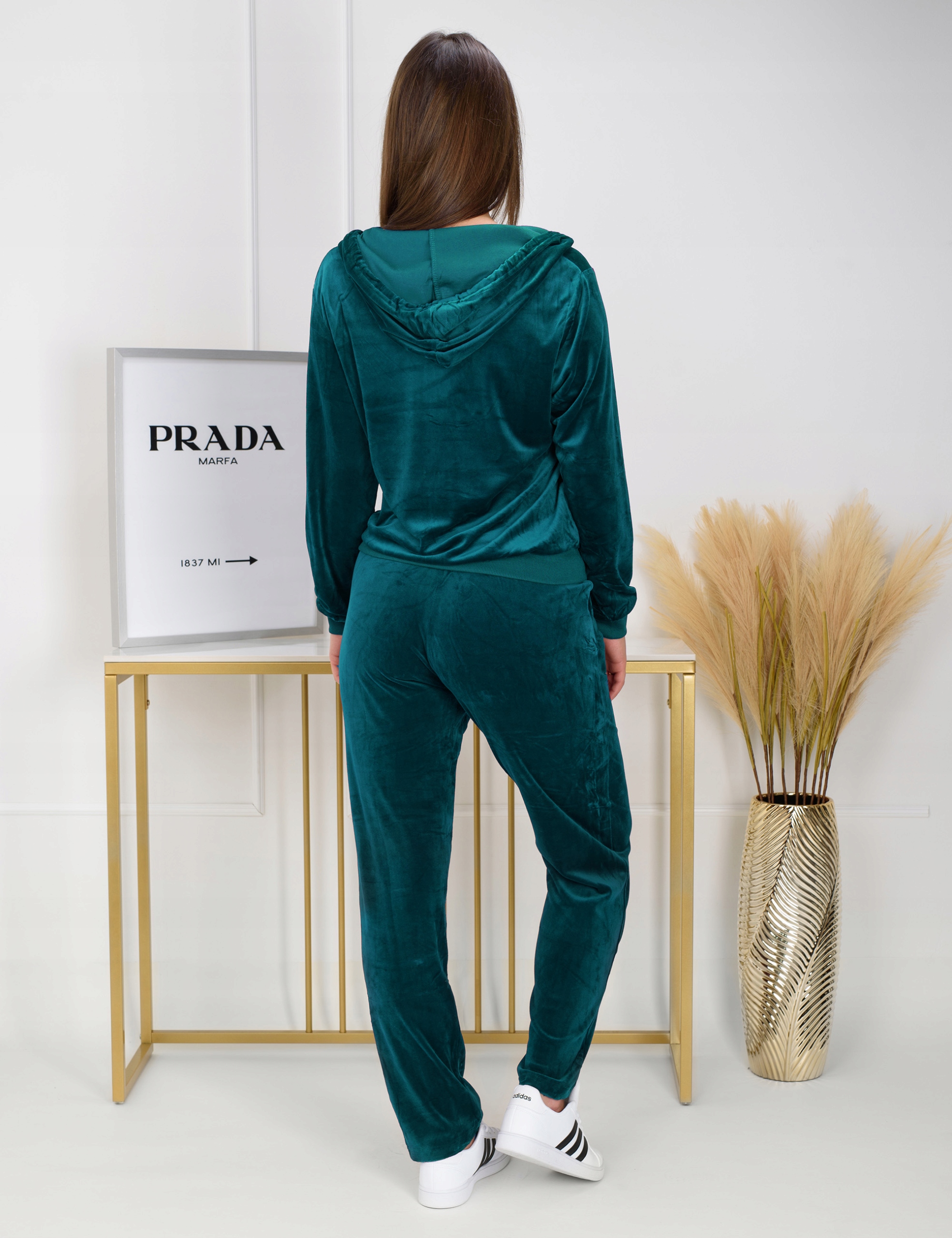 WE9110 r. XXL DAMSKI KOMPLET DRESOWY WELUROWY Wzór dominujący bez wzoru