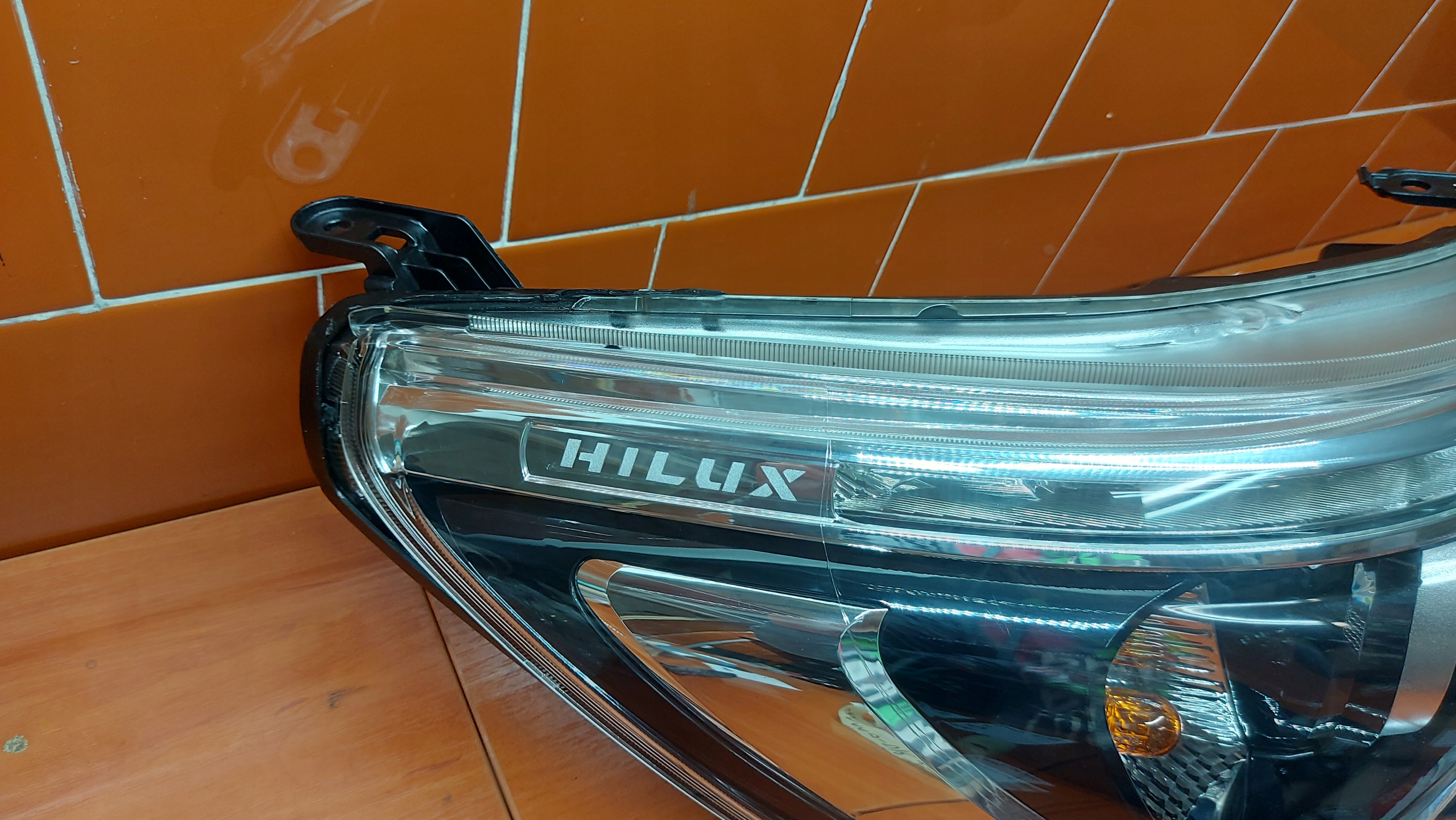 REFLEKTOR light right right front TOYOTA HILUX VIII 15-20