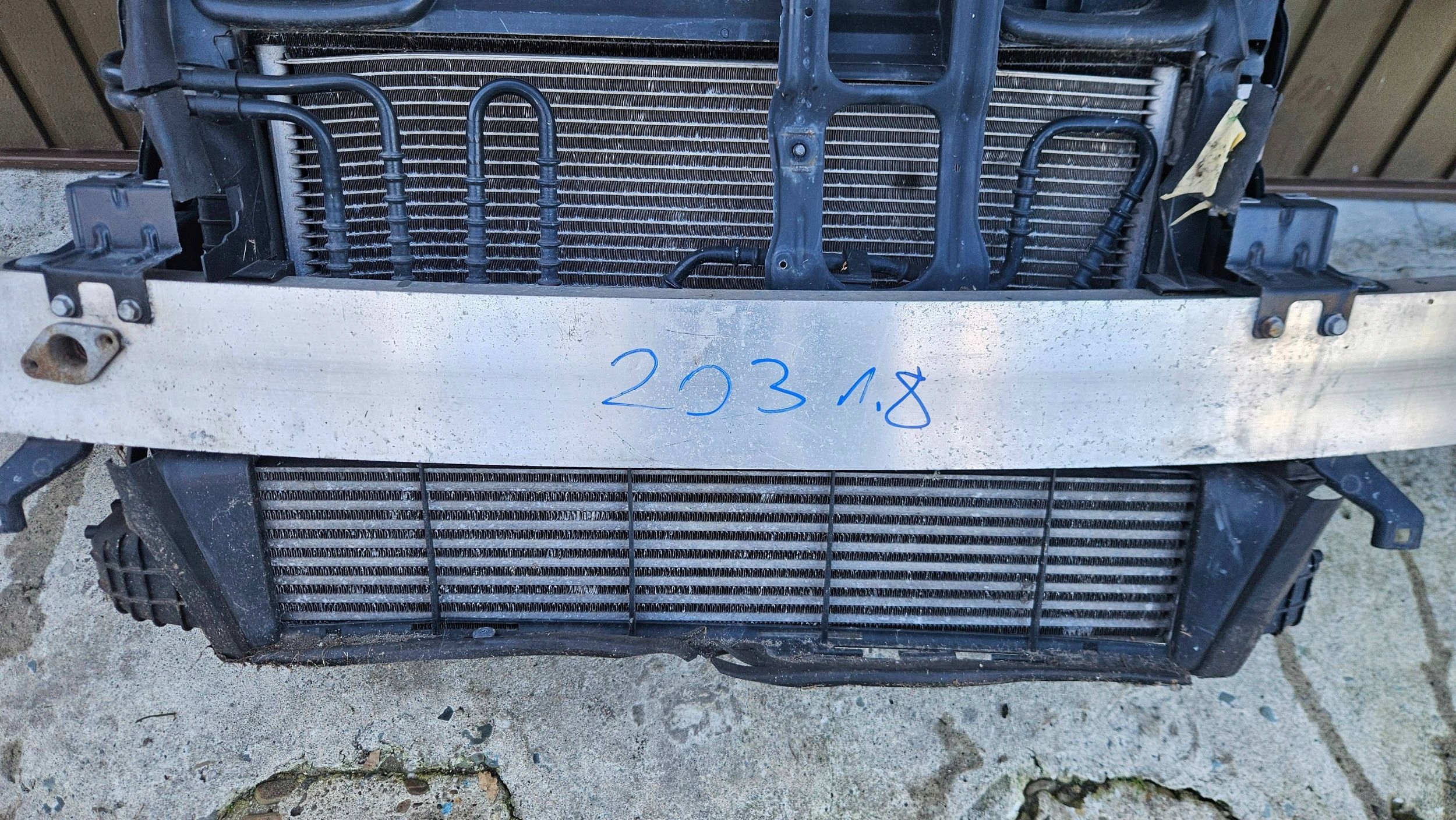 Mercedes-Benz C klasa 203 1.8B automat W203 support panel for radiators pillar