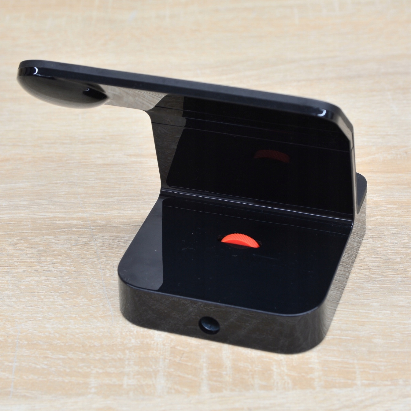 Stacja ładowania dla iPhone , Apple Watch czarna ładowarka do telefonu Stan opakowania brak opakowania