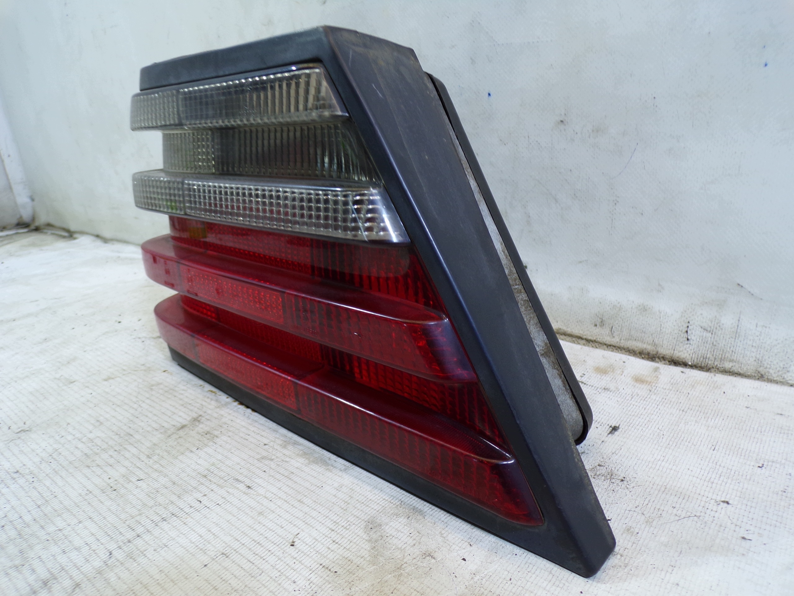 light rear rear part left MERCEDES W124 E-KLASA sedan