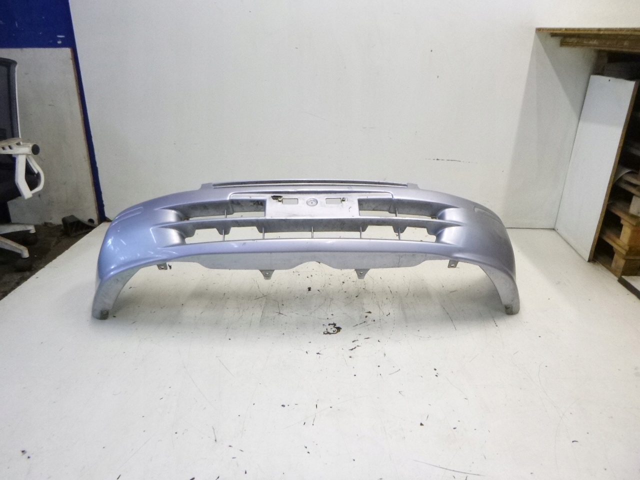 Frontstoßstange Toyota Starlet P9 96-99r.