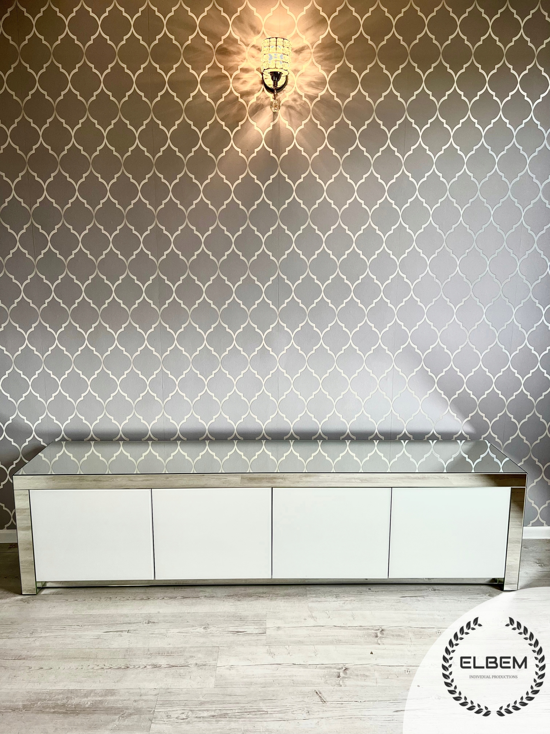 Lustrzana szafka RTV Glamour - 140cm Kolekcja Elbem