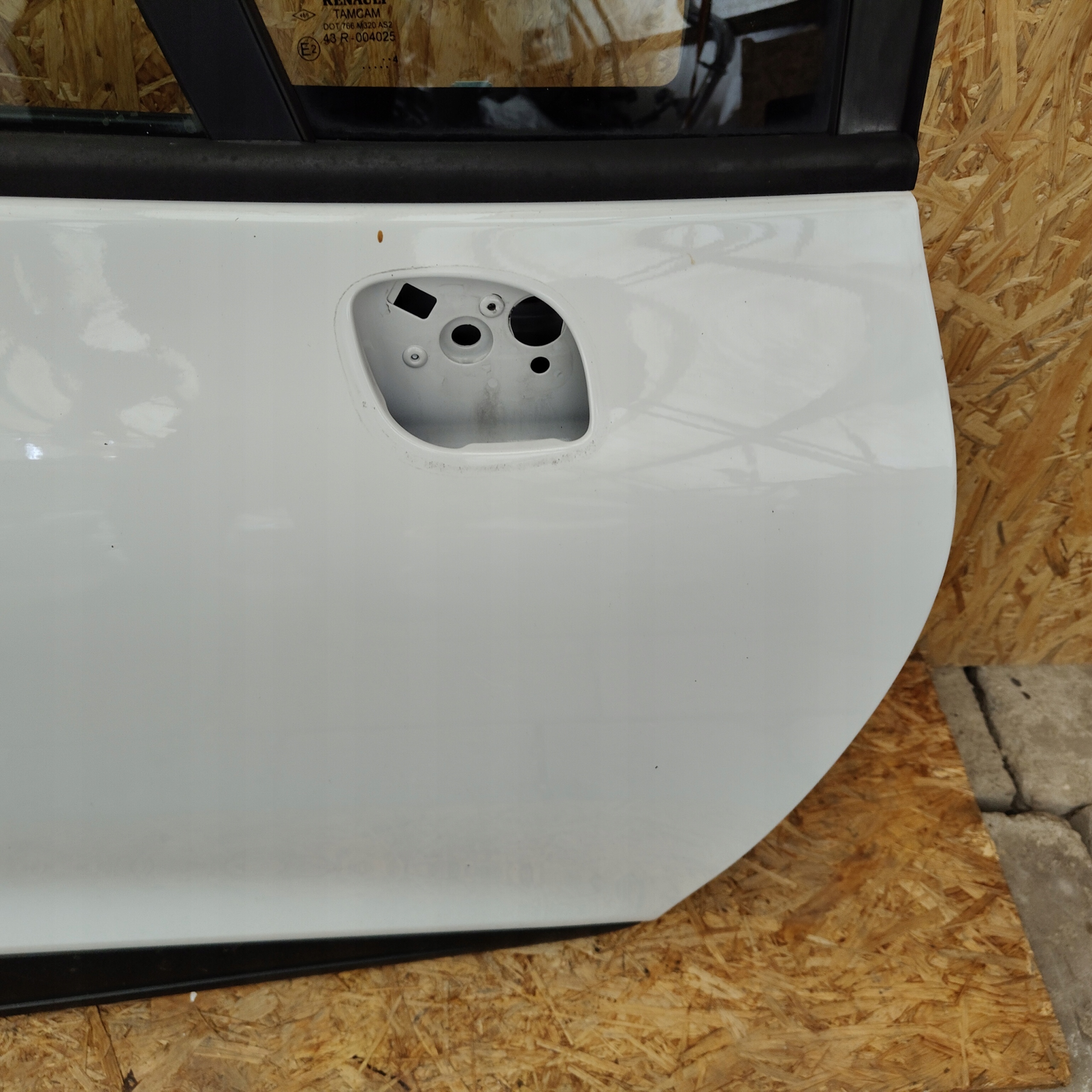 door front front right RENAULT CLIO IV DV369