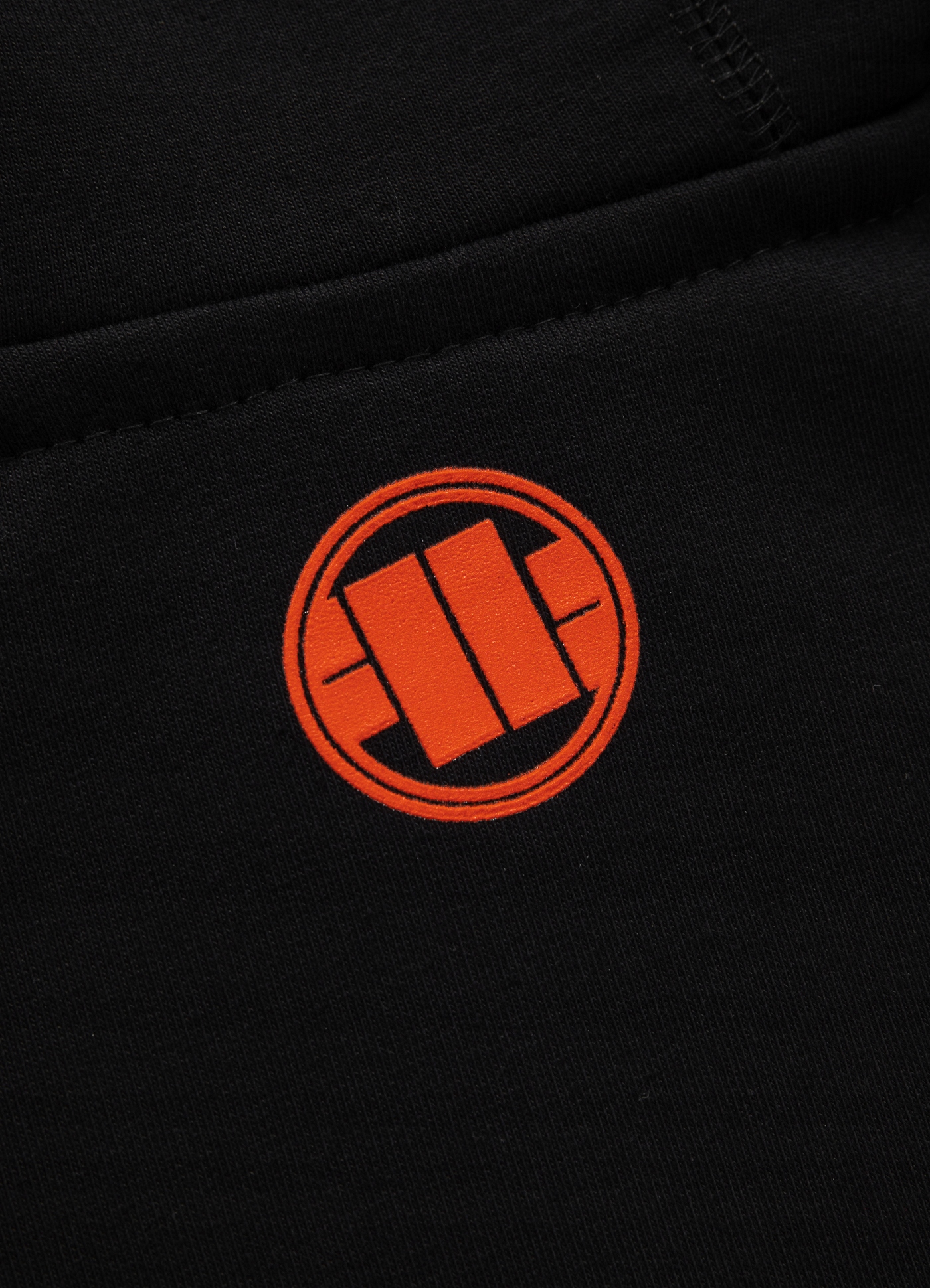 MĘSKA BLUZA SPORTOWA Z KAPTUREM PIT BULL CZARNA Rodzaj wkładane przez głowę z kapturem