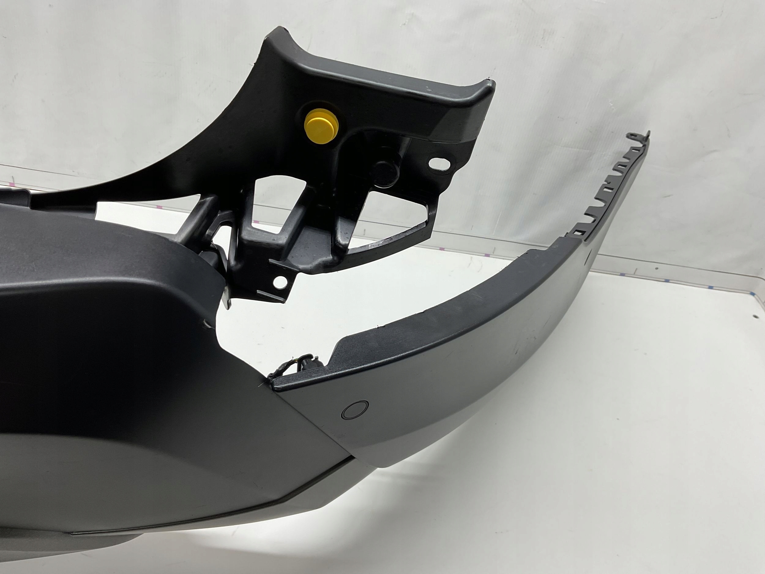 Land Rover Discovery 5 2017 ZDERZAK TYŁ L462 6 PDC Producent części Land Rover OE