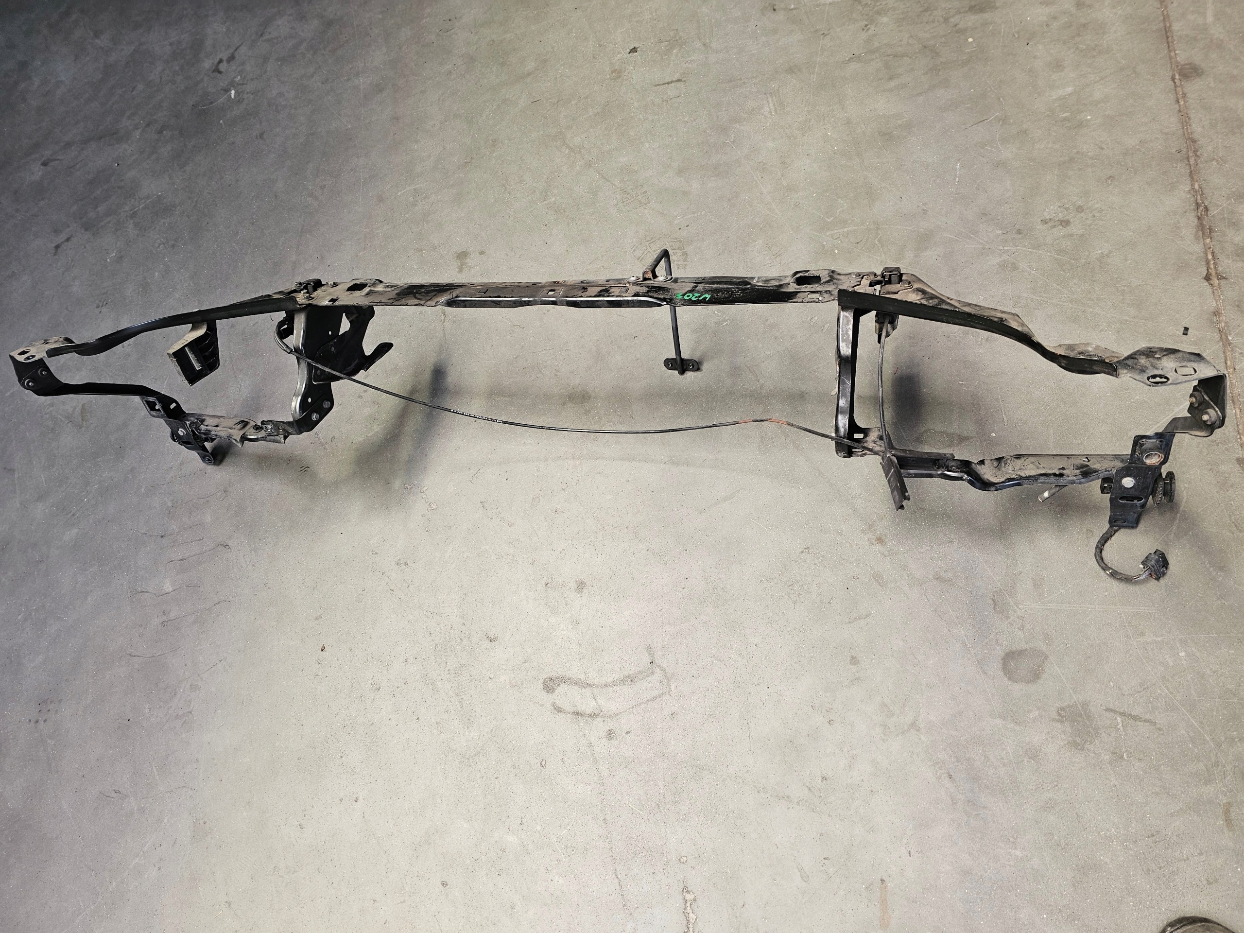 bar, wall front MERCEDES C KLASA W204 C A2046200272