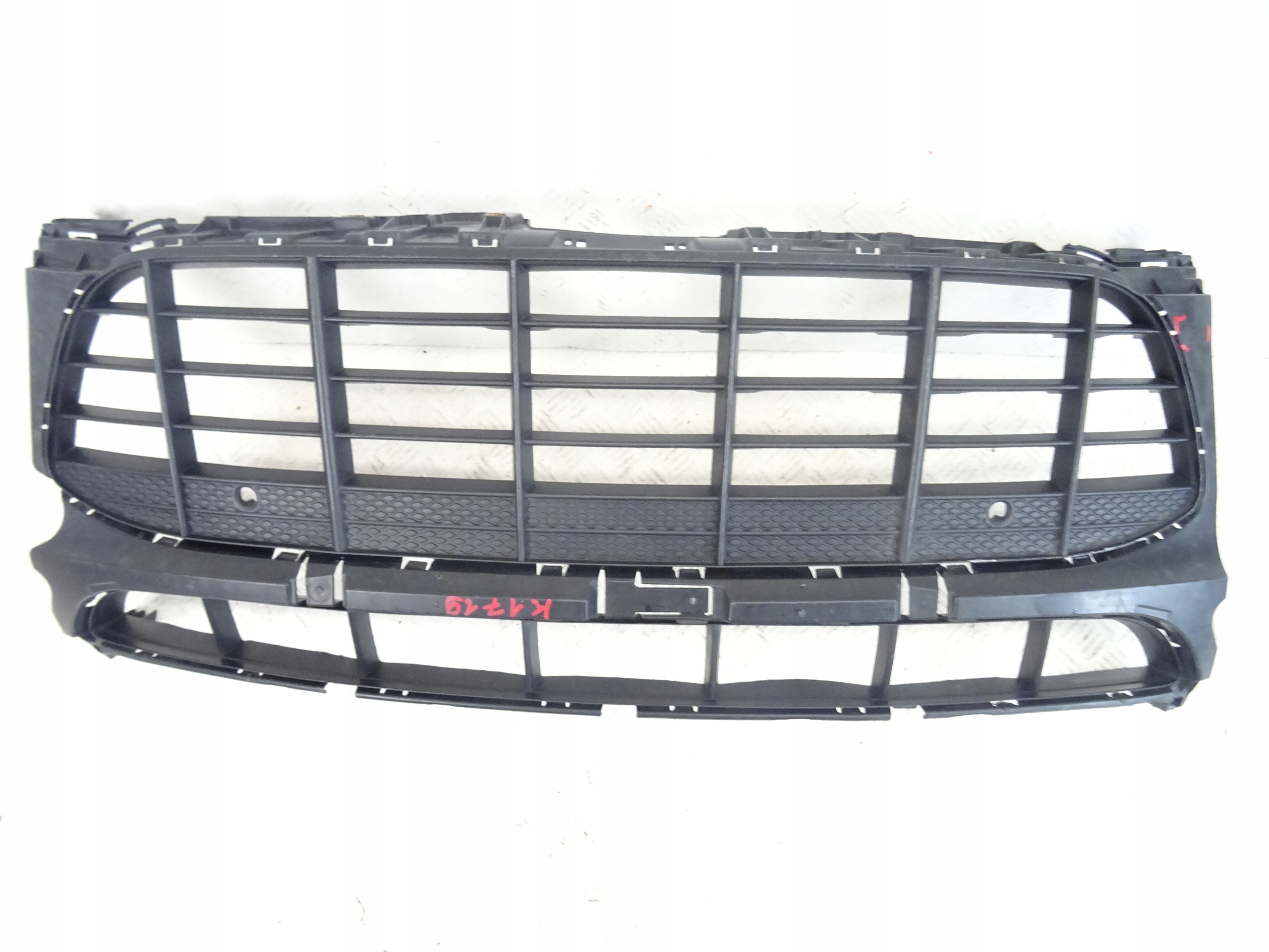 grid of a bumper front front PORSCHE MACAN 95B 95b.807683h