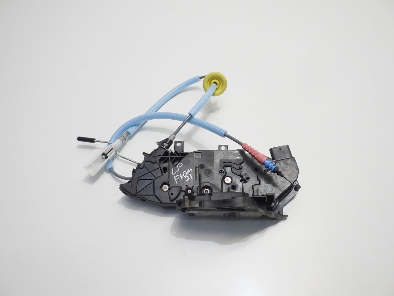 7956149 - BMW F40 M135iX 2021 замок двери левый передний UK