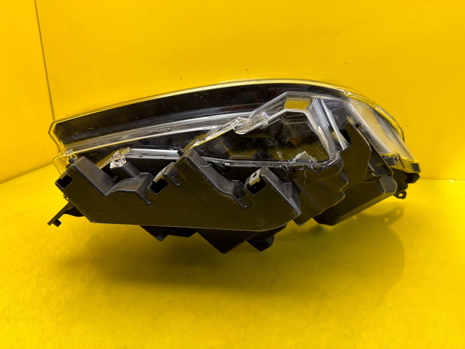 light left front Suzuki SX4 S-Cross II Full Led 21