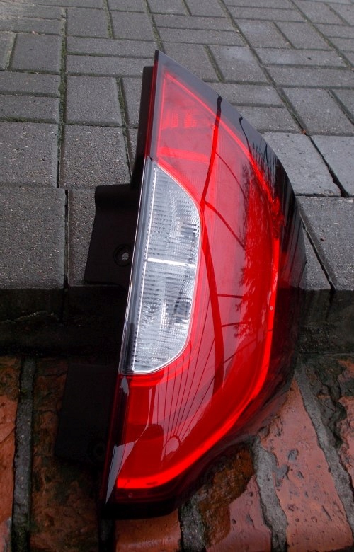 LAMPA TYLNA PRAWA MERCEDES CITAN II 2 A420 / RENAULT KANGOO LED