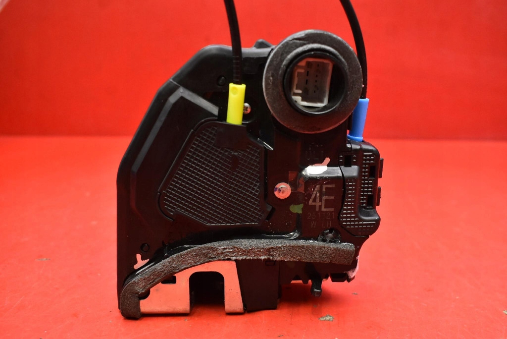 lock door left rear part rear TOYOTA COROLLA E21 sedan 19