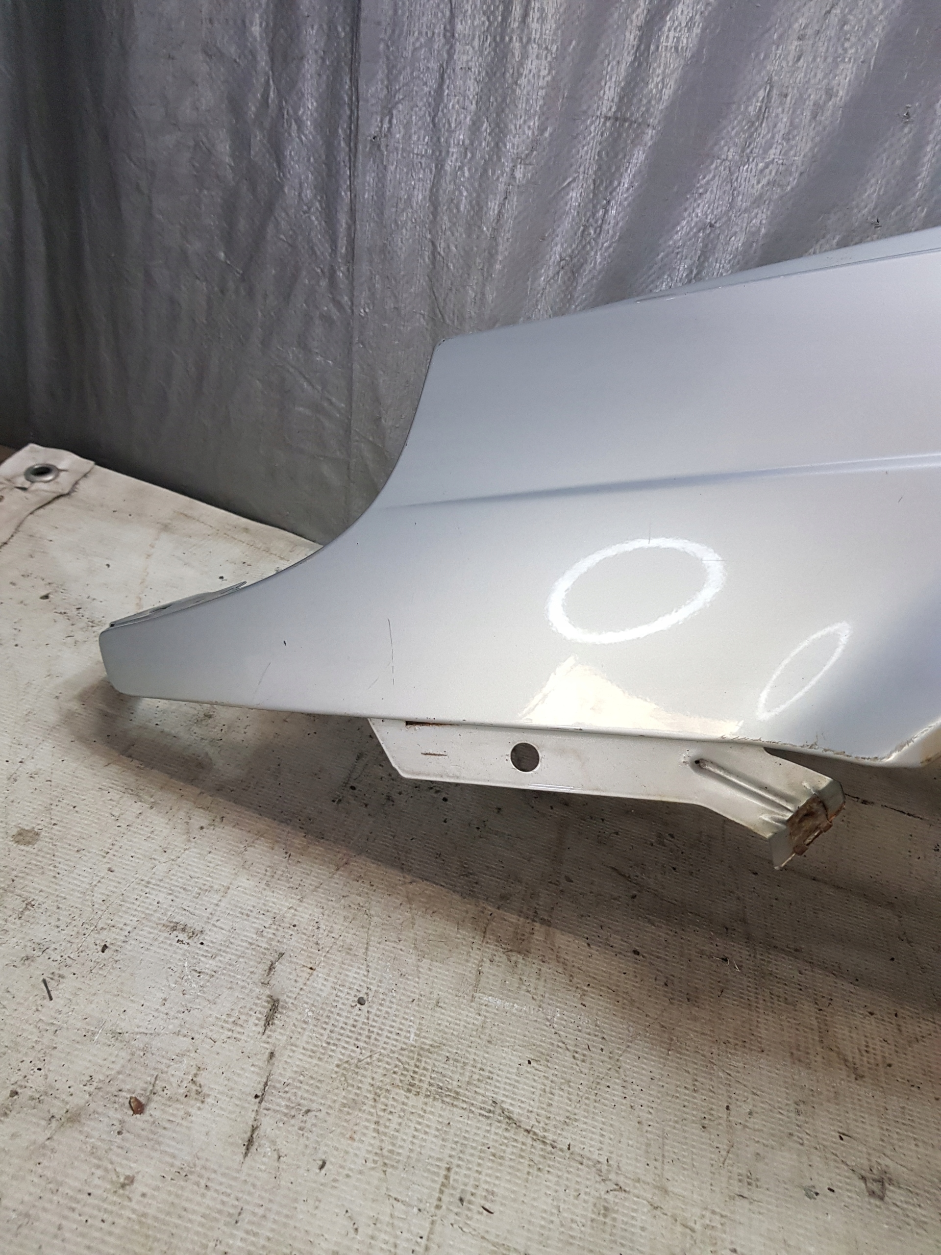 fender SAAB 95 left front SREBRNY