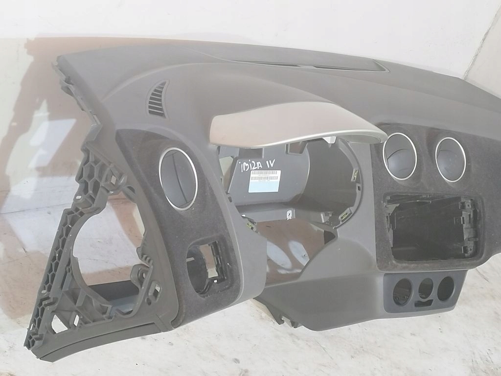 Seat Ibiza 4 IV console dashboard instrument panel