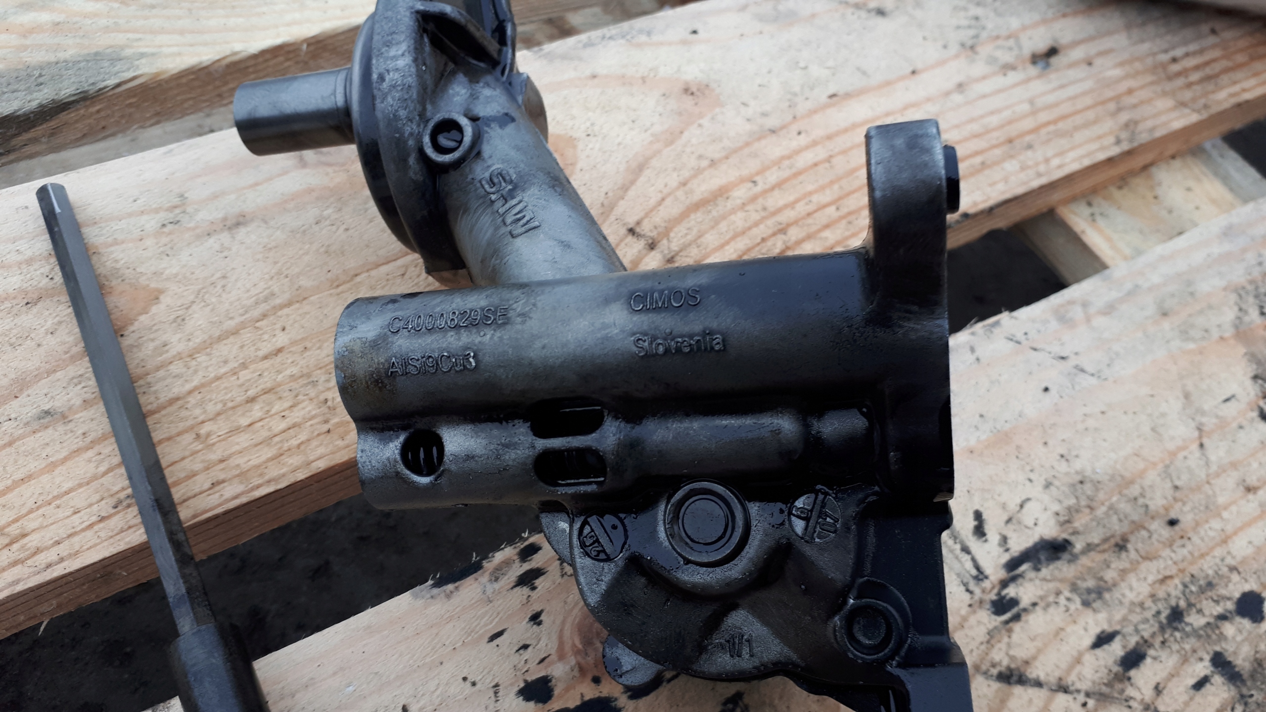 A5 8T oil pump 3.0 TDI 059115105AJ A4 B8