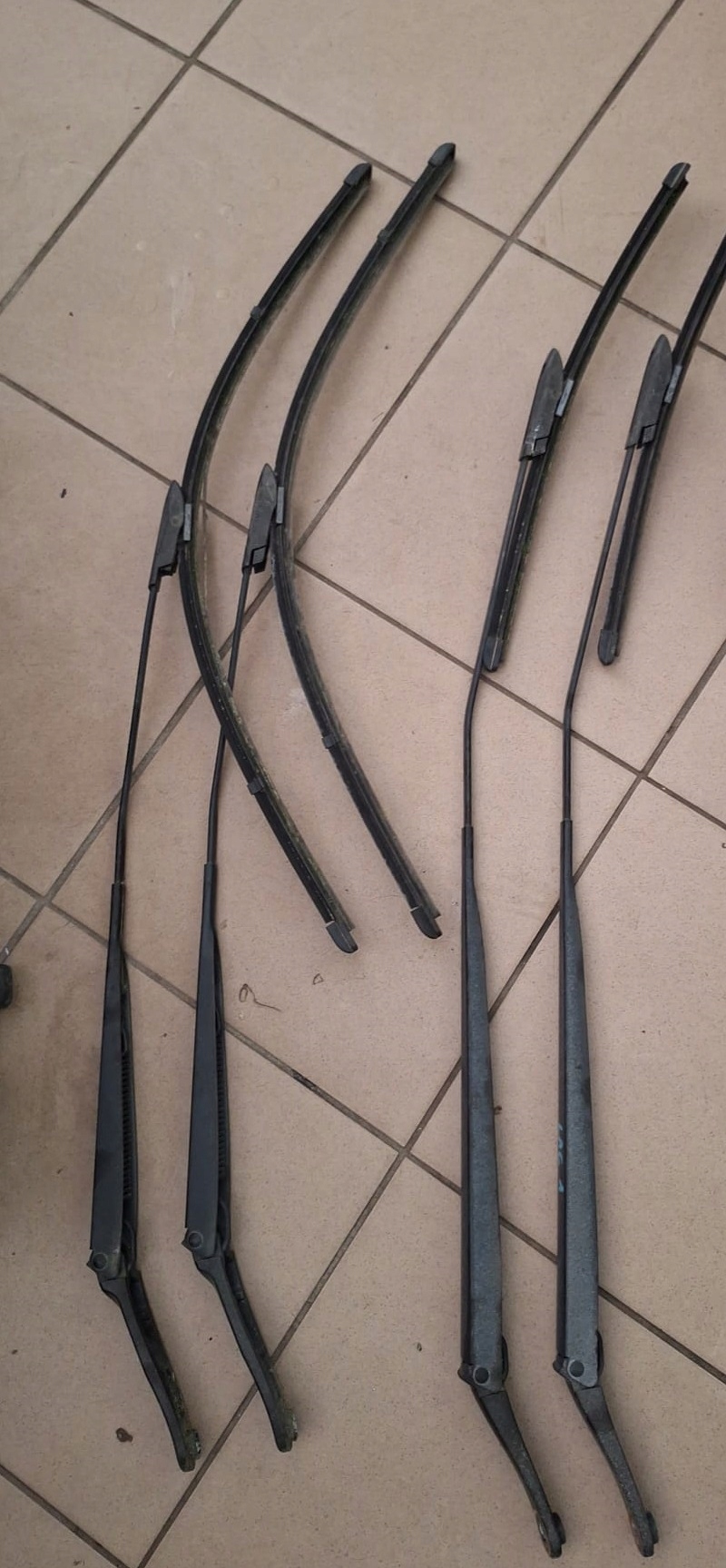 wiper arm RENAULT LAGUNA III 288860001N right