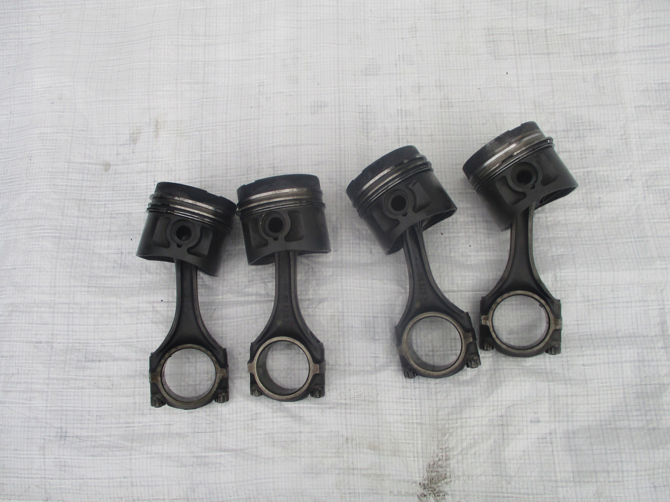 091.130 091130 - Поршень шатун MERCEDES W123 ГКЛАСС T1 MB100 2.4 D