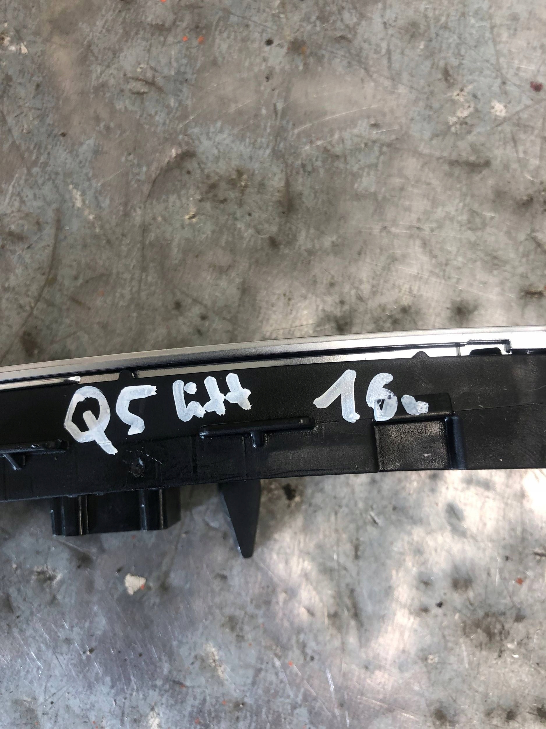 PANEL display changes of the gear AUDI Q5 LIFT 8R1713463