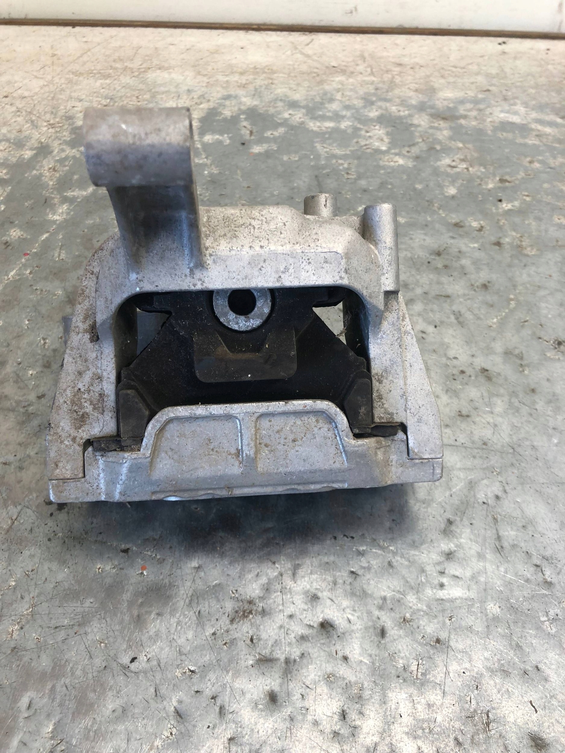 holder engine mount AUDI Q3 8U 5N0199262F
