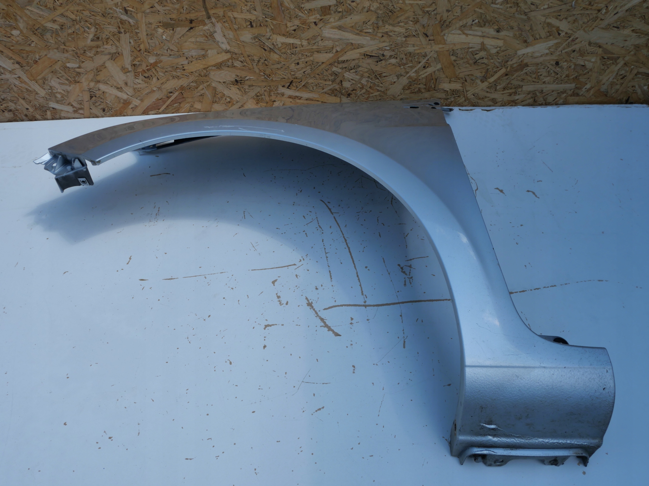 fender front left RENAULT CLIO III 8200256117