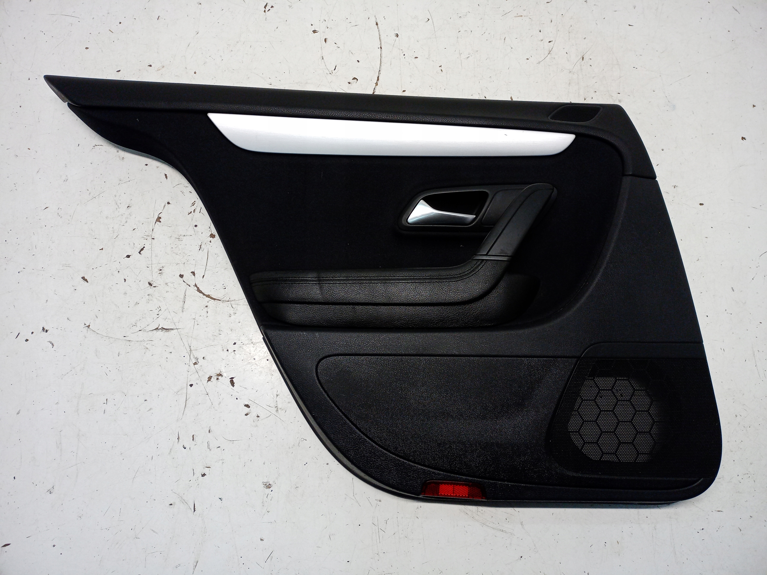 дверные карты левый зад vw Passat CC 3C8867211