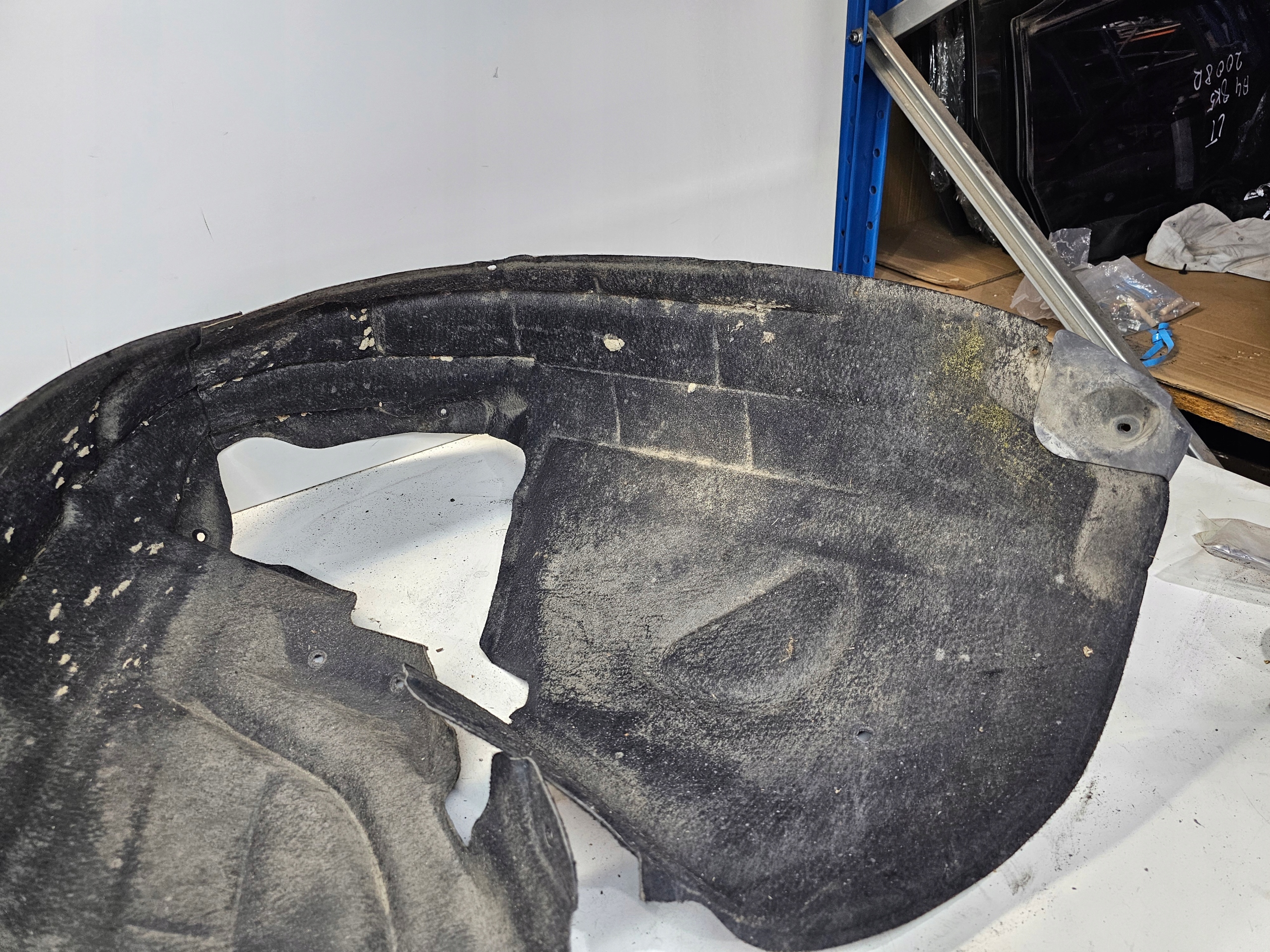 mudguard left front AUDI A6 C6 LIFT MATERIALOWE OK