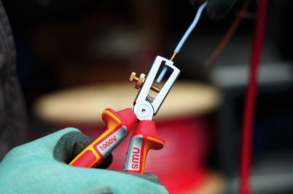 Szczypce do ściągania izolacji VDE 160 NWS Germany Marka NWS