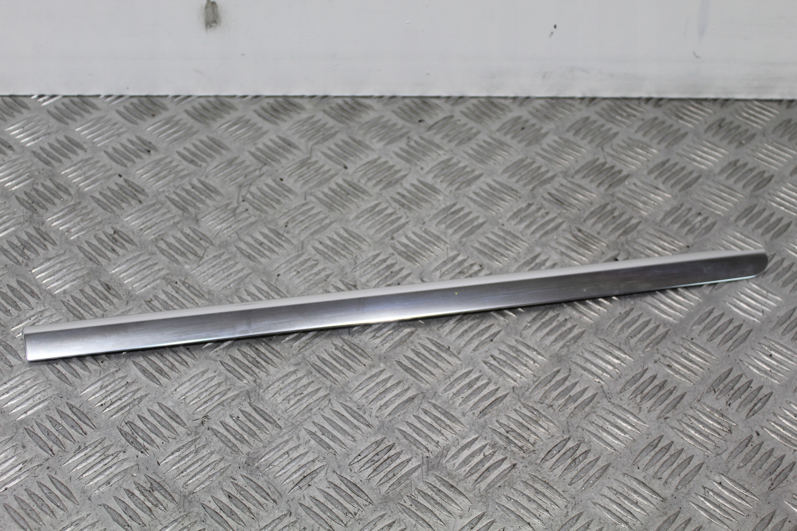 moulding chrome OZDOBNA left C-KLASA W205