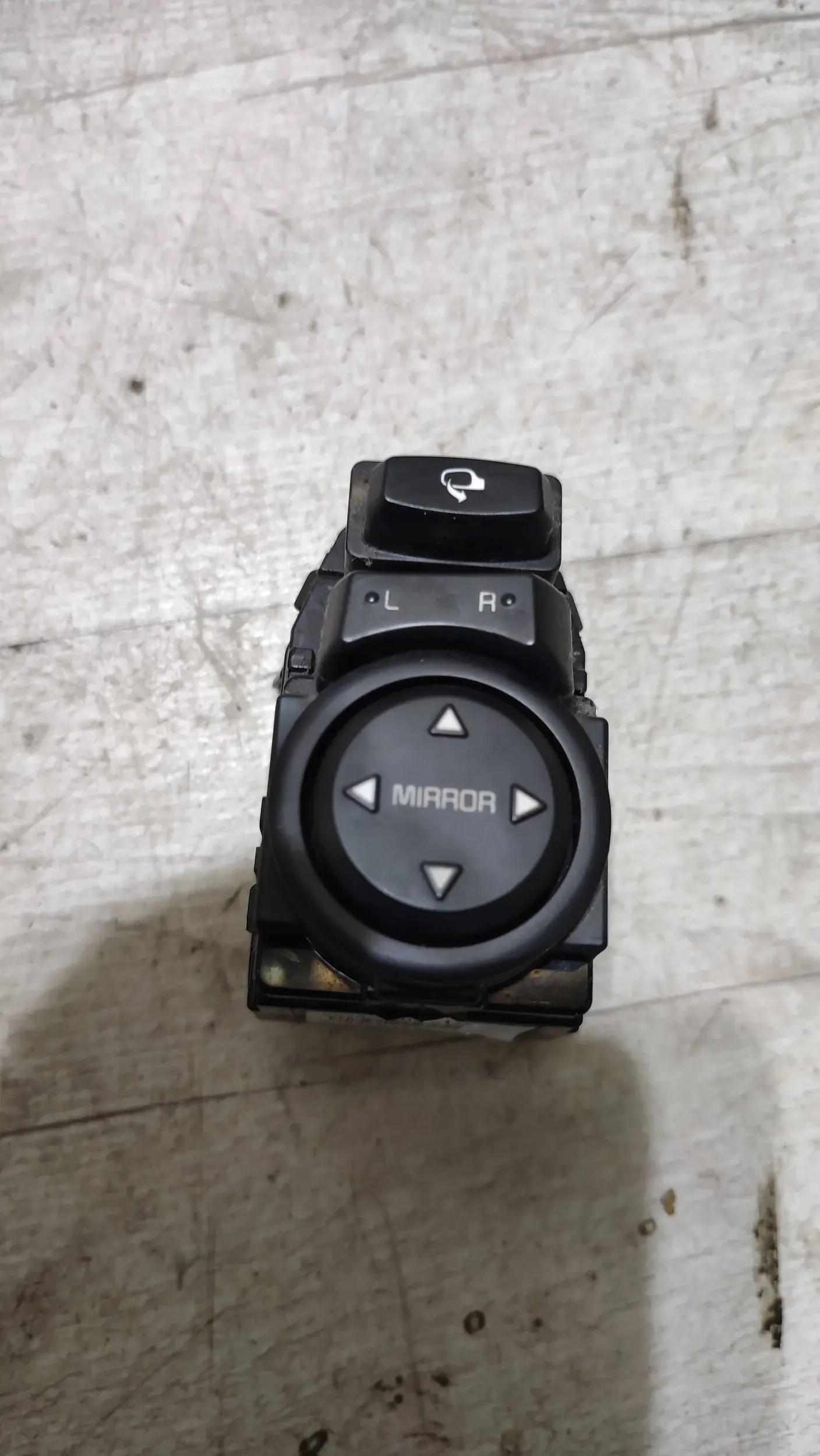 KIA Rio IV 18r button control of mirrors