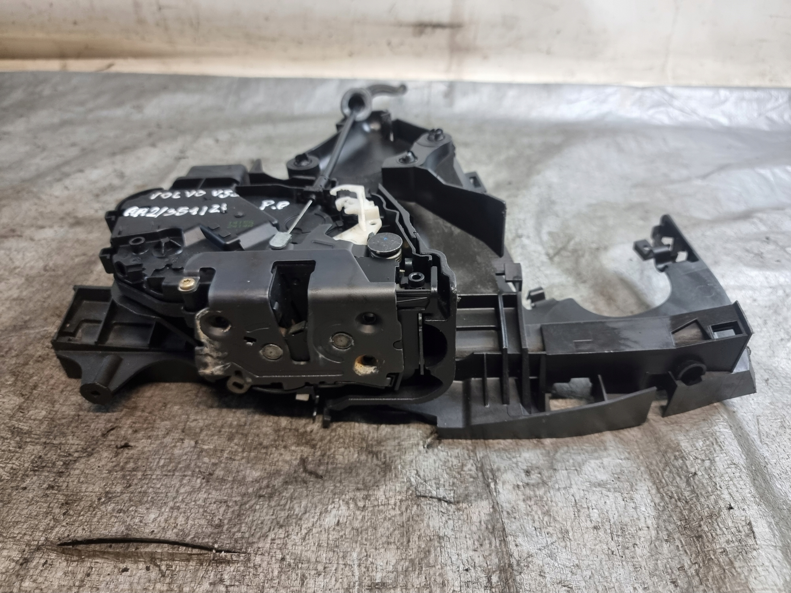 lock door right front 30699110 RH 10 PIN VOLVO V50