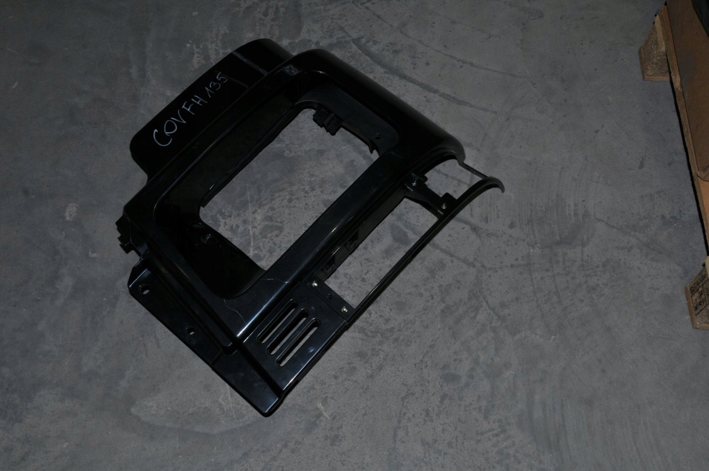 OSLONA REFLEKTORA COVIND FH 135 VOLVO FH12