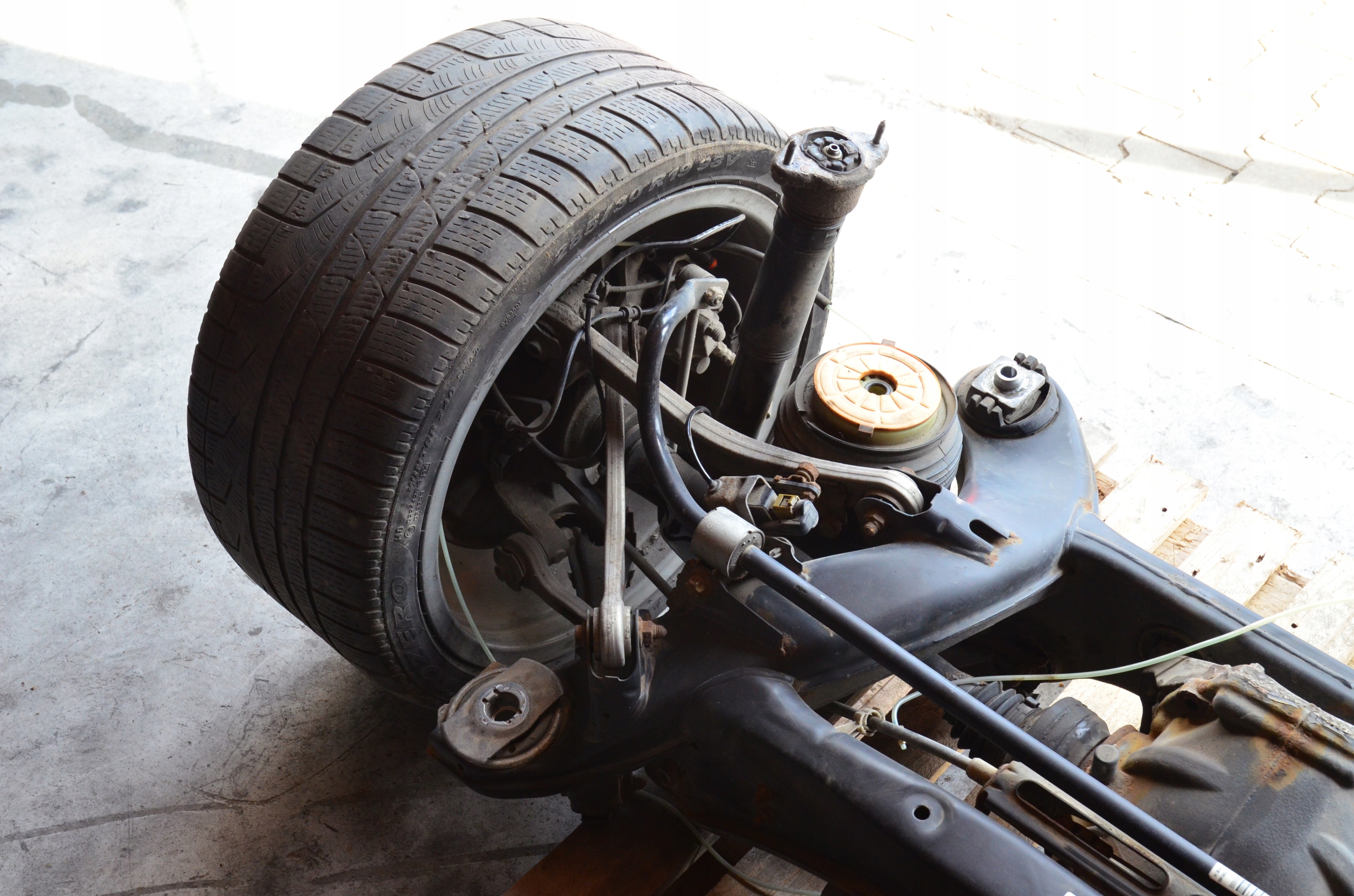 MERCEDES CLS ZAWIESZENIE TYLNE 4MATIC A2183509301 Producent części Mercedes-Benz OE