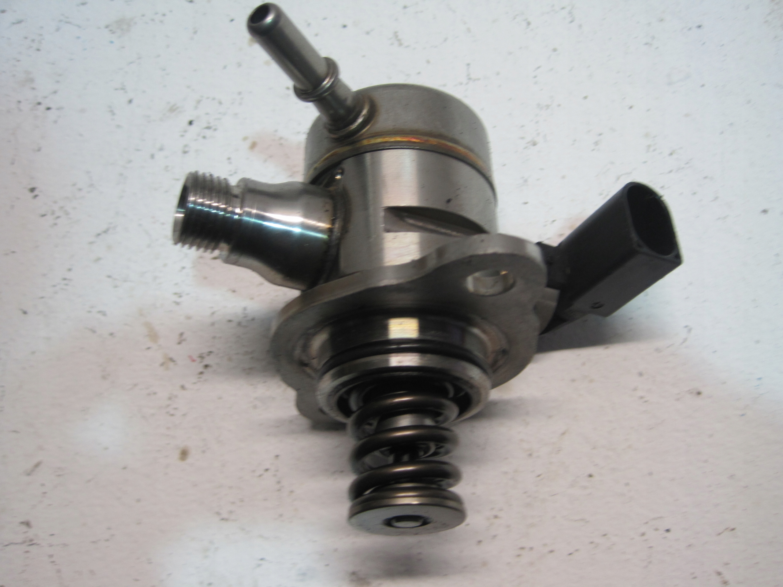 feed pump VW GOLF 1,5TSI 05E127027D
