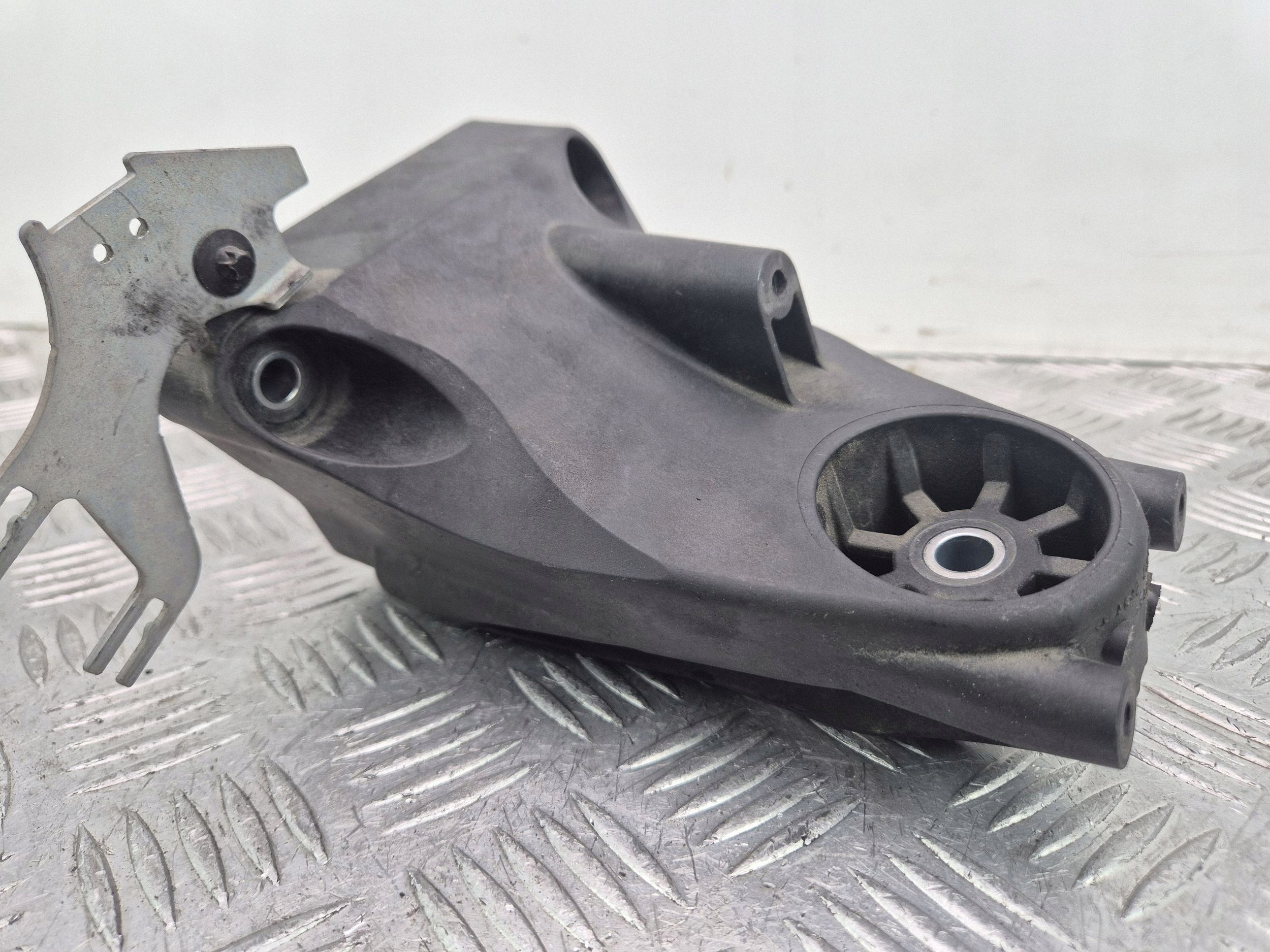 engine mount Mercedes S350 W222 A6422230100 OM642.861