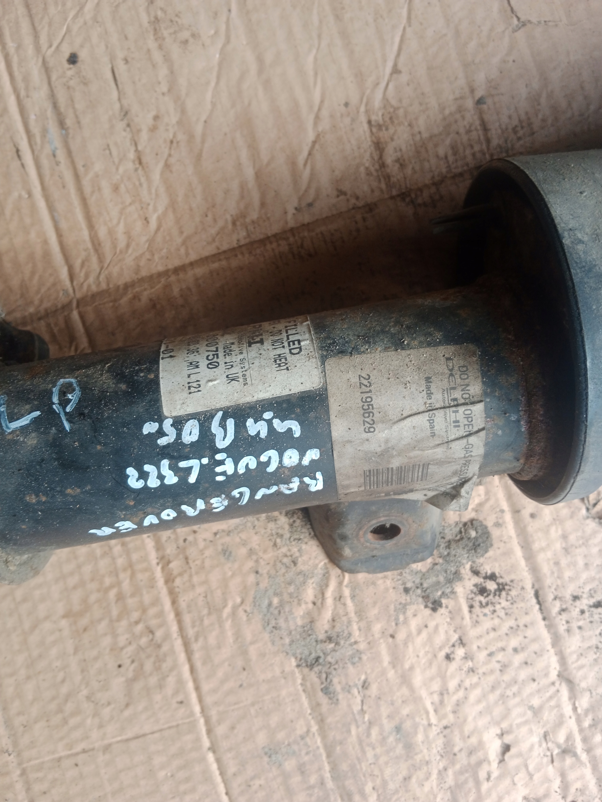 4.4 - Передний левый амортизатор RANGE ROVER VOGUE L322