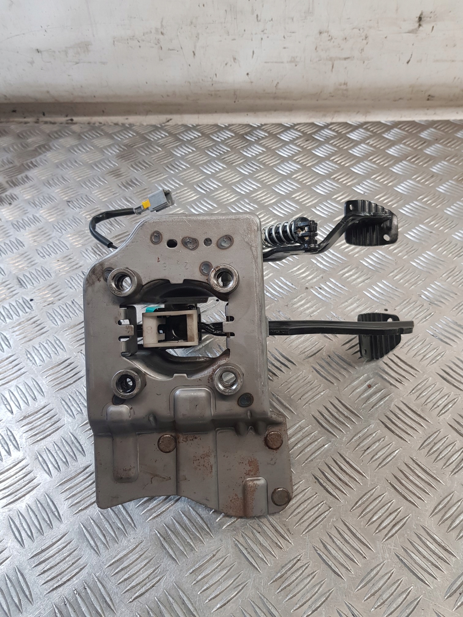Kupplungspedal Bremse PEUGEOT 301 1.6D 18R