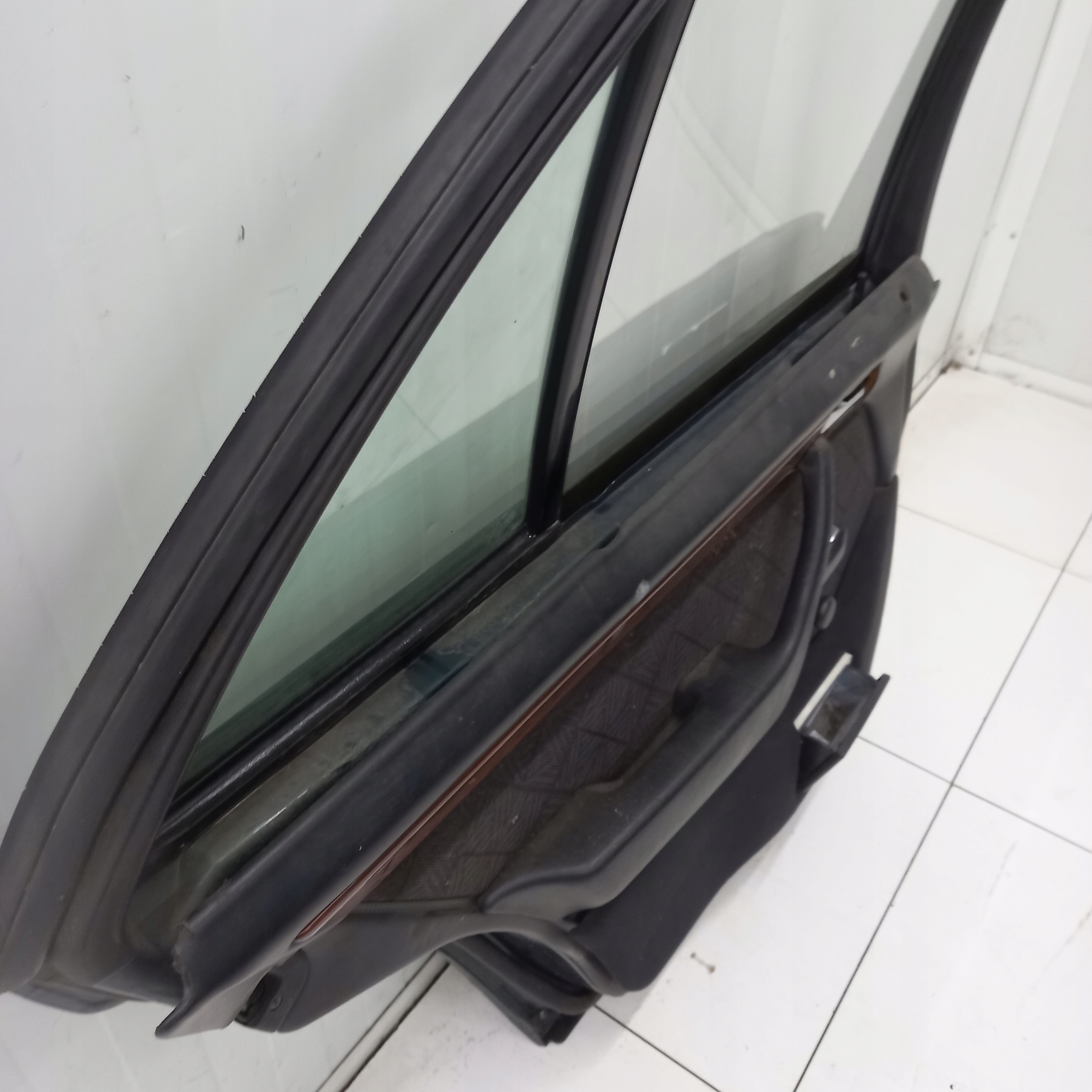 Tür links heck MERCEDES-BENZ E-KLASA W124