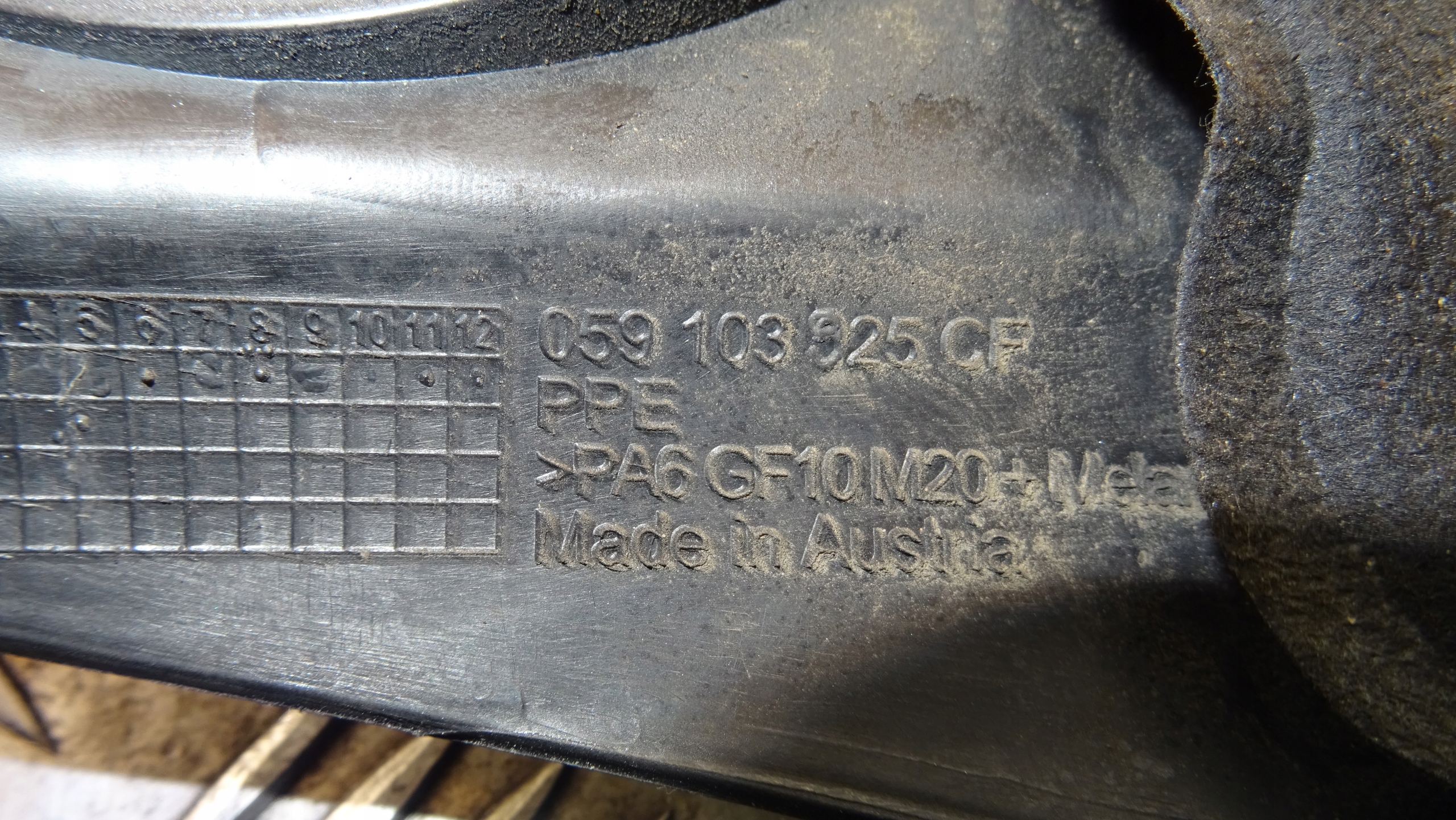 engine housing cover AUDI A4 B8 A5 A6 3,0TDI 059101825CF NR M939