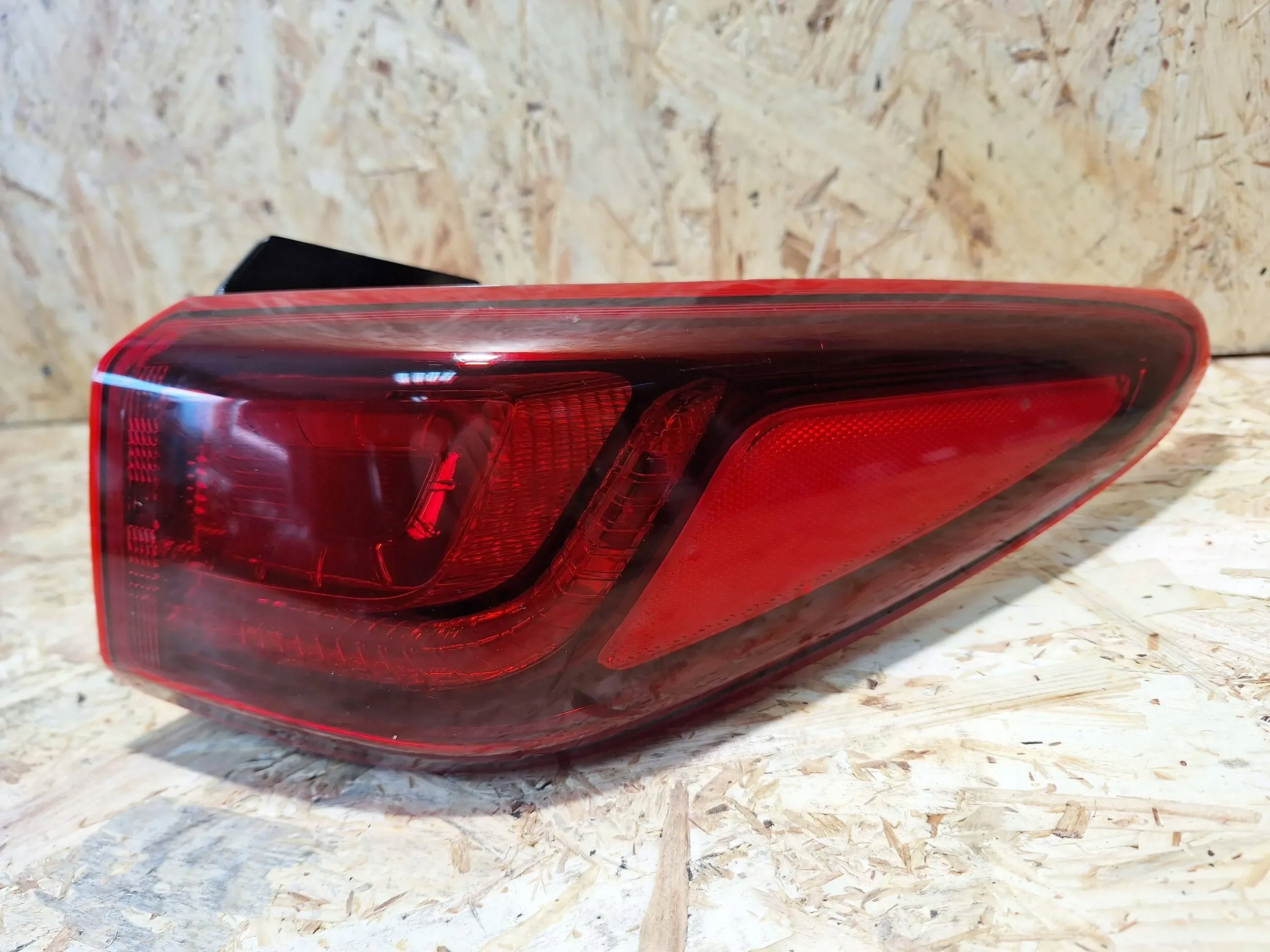 light rear part right 92402-J90 Hyundai Kona 17