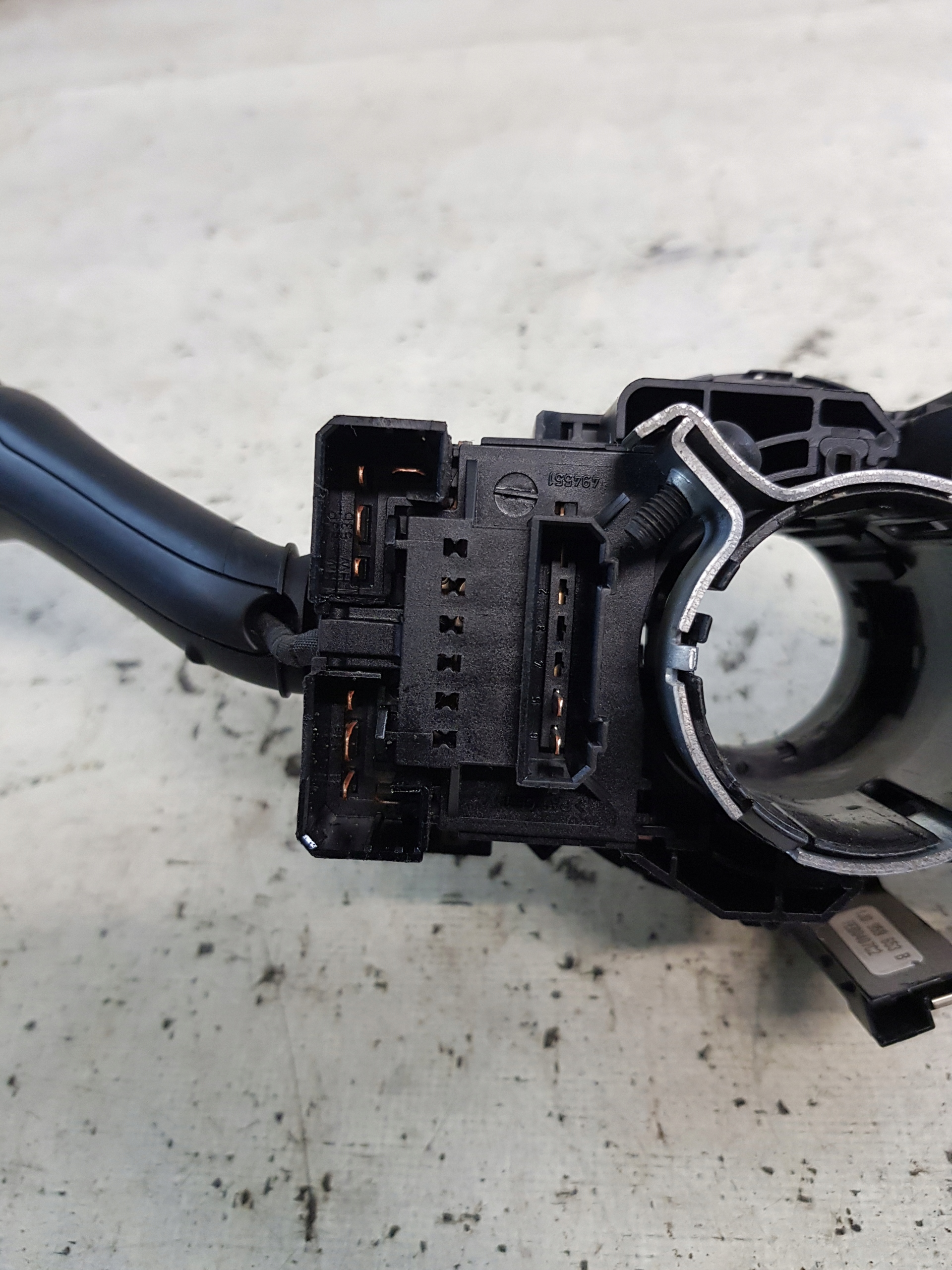 steering wheel levers and controls ring SKODA FABIA and FL 8L0953513G