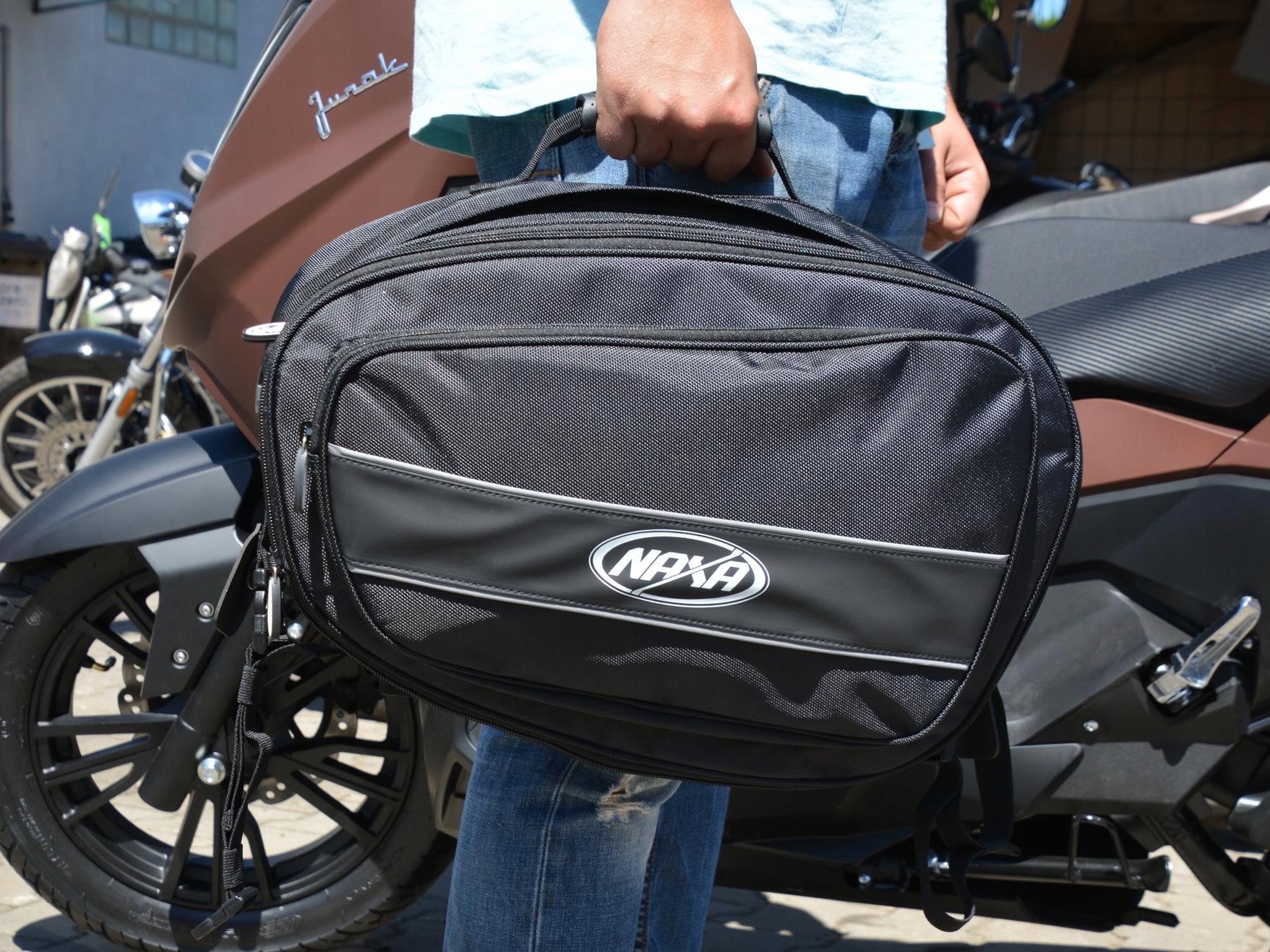 SAKWY TORBY BOCZNE MOTOCYKLOWE NAXA 2X30L POSZERZ • Cena