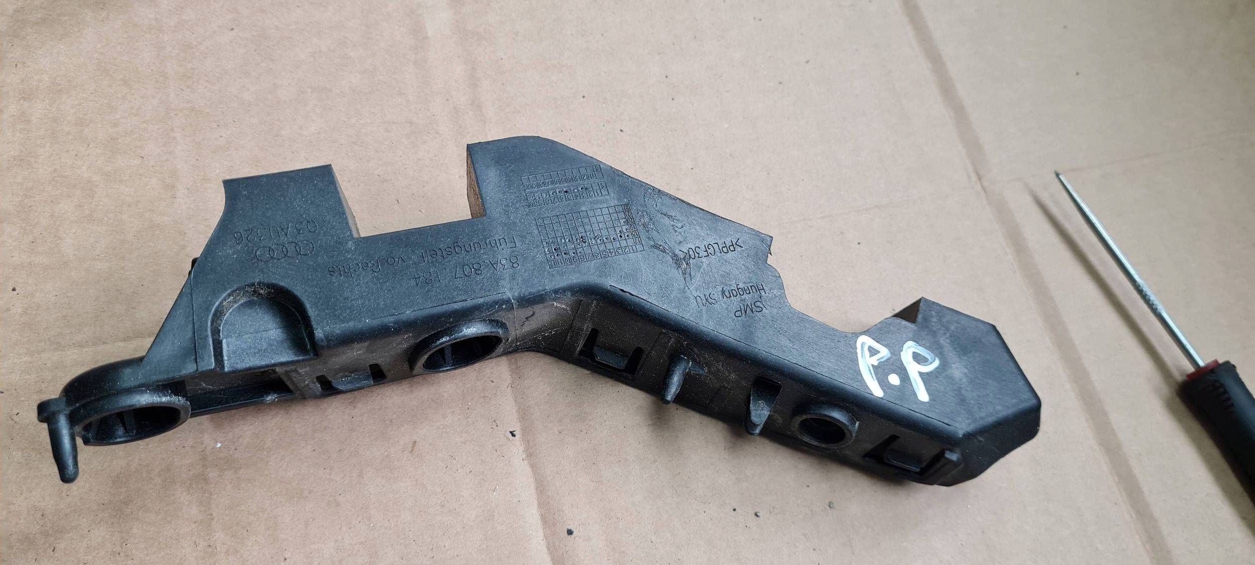 Q3 83A support holder of a bumper bracket right front 83A807184