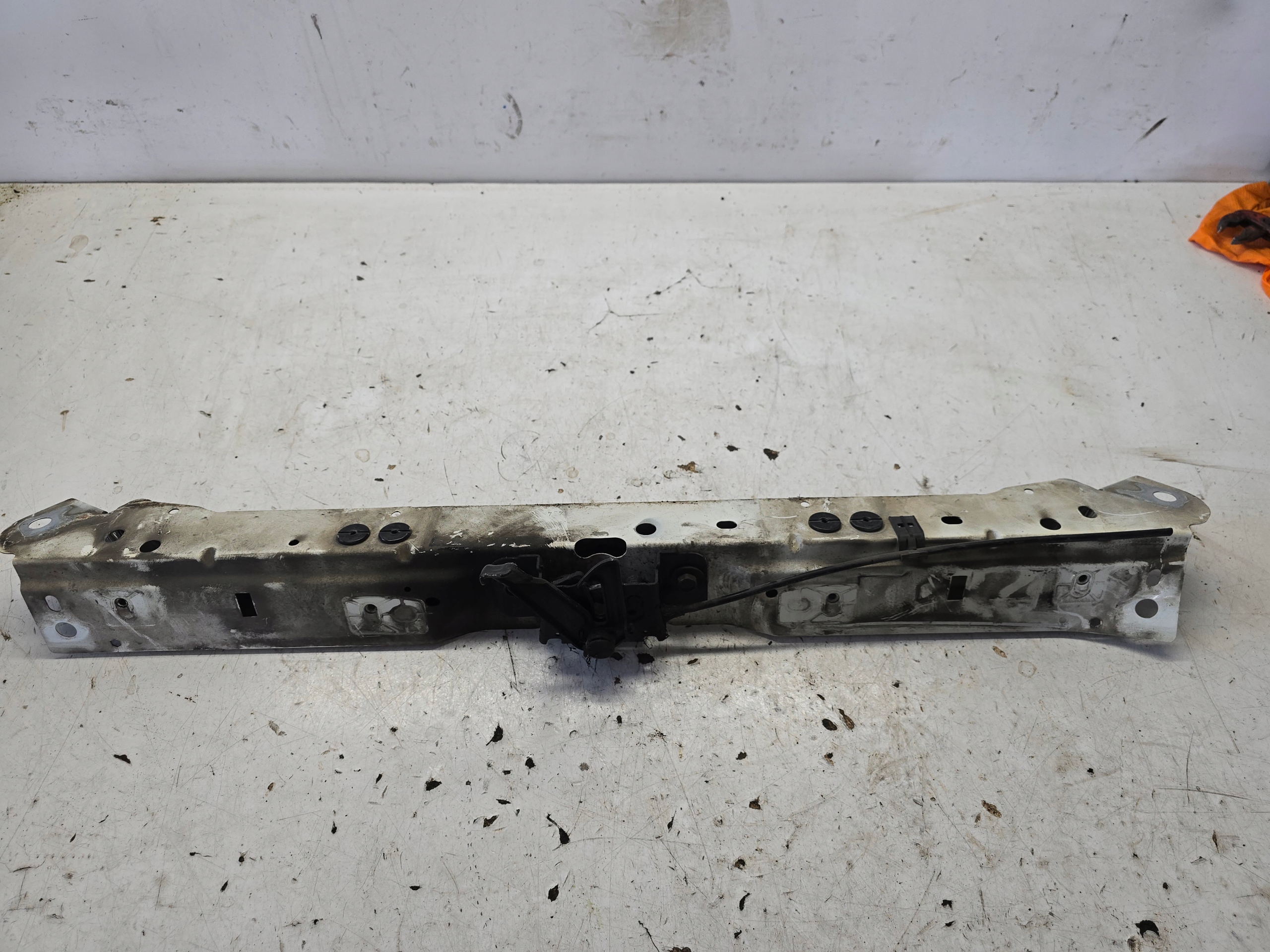 OPEL INSIGNIA A LIFT bar, wall upper Z40R