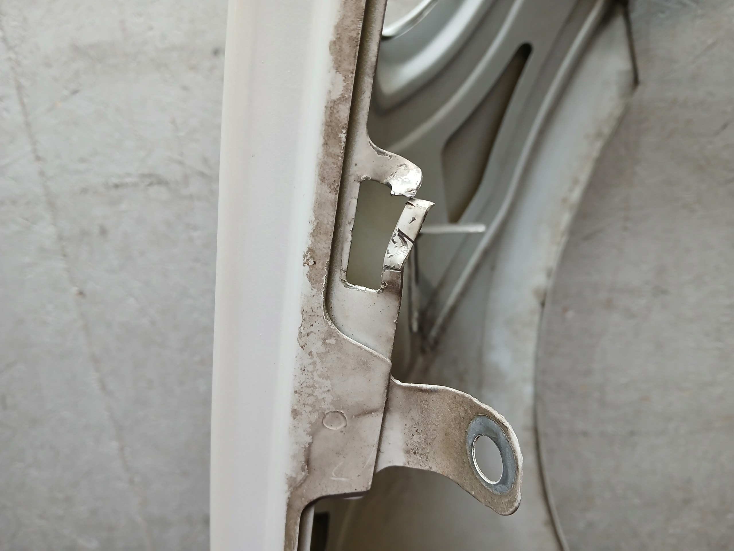 fender front left TESLA III 3