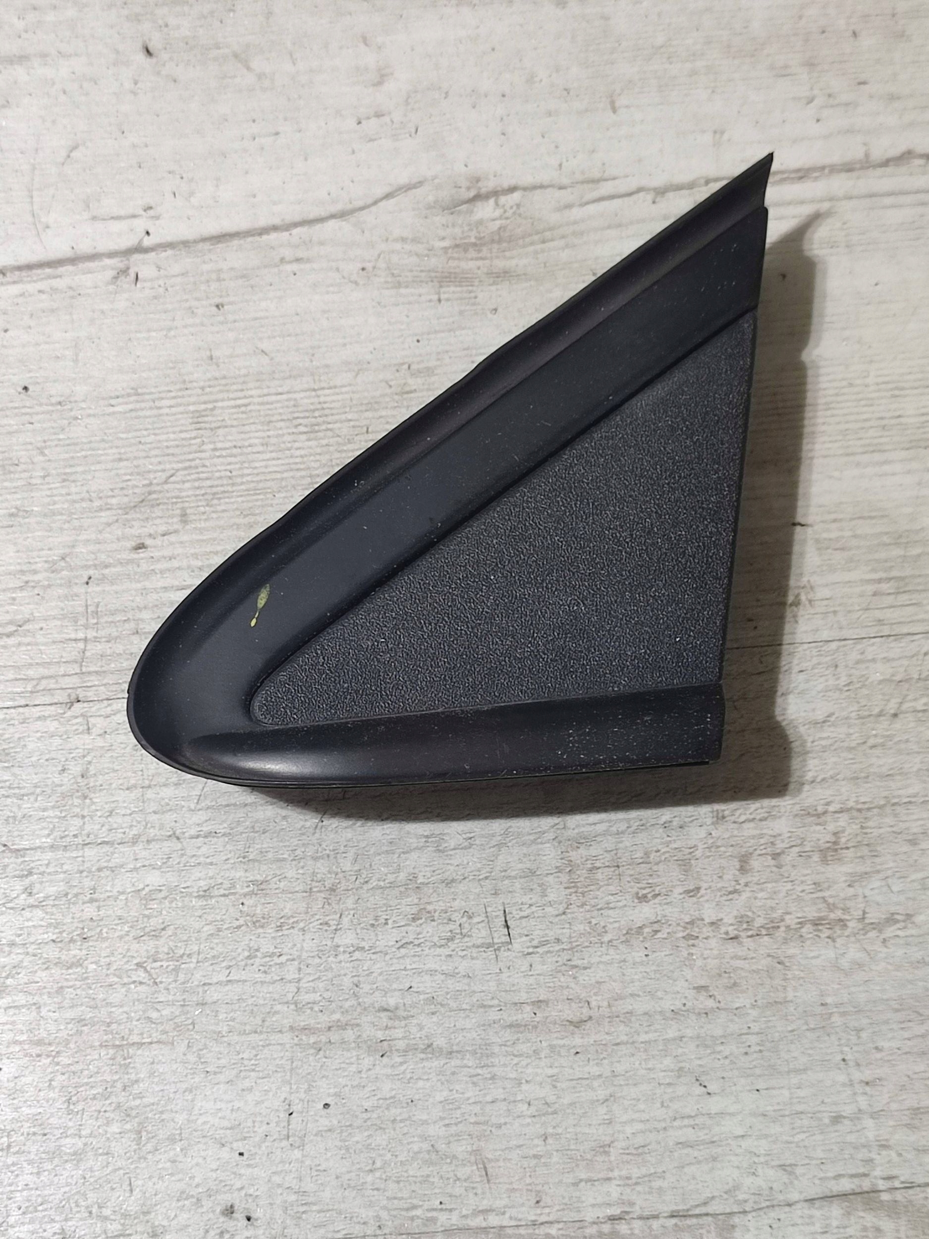 Seat Arona 2019 front left moulding / cap for fender front