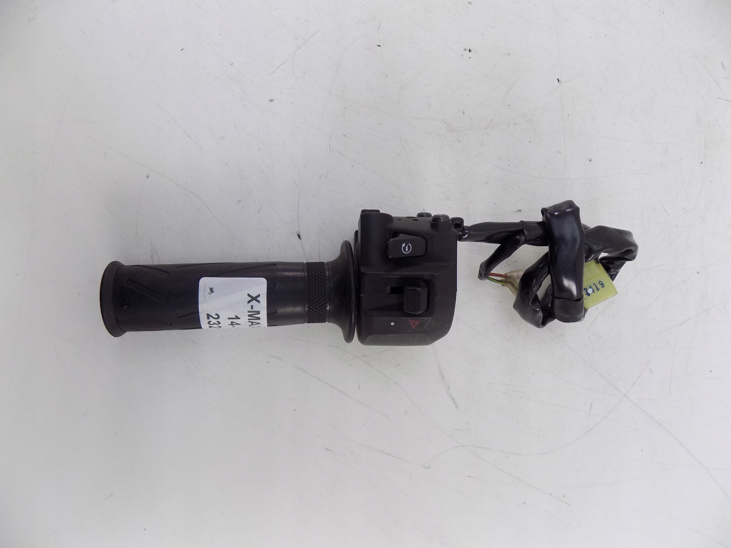 YAMAHA X MAX 400 14 18 PRZELACZNIK PRAWY ROLGAZ